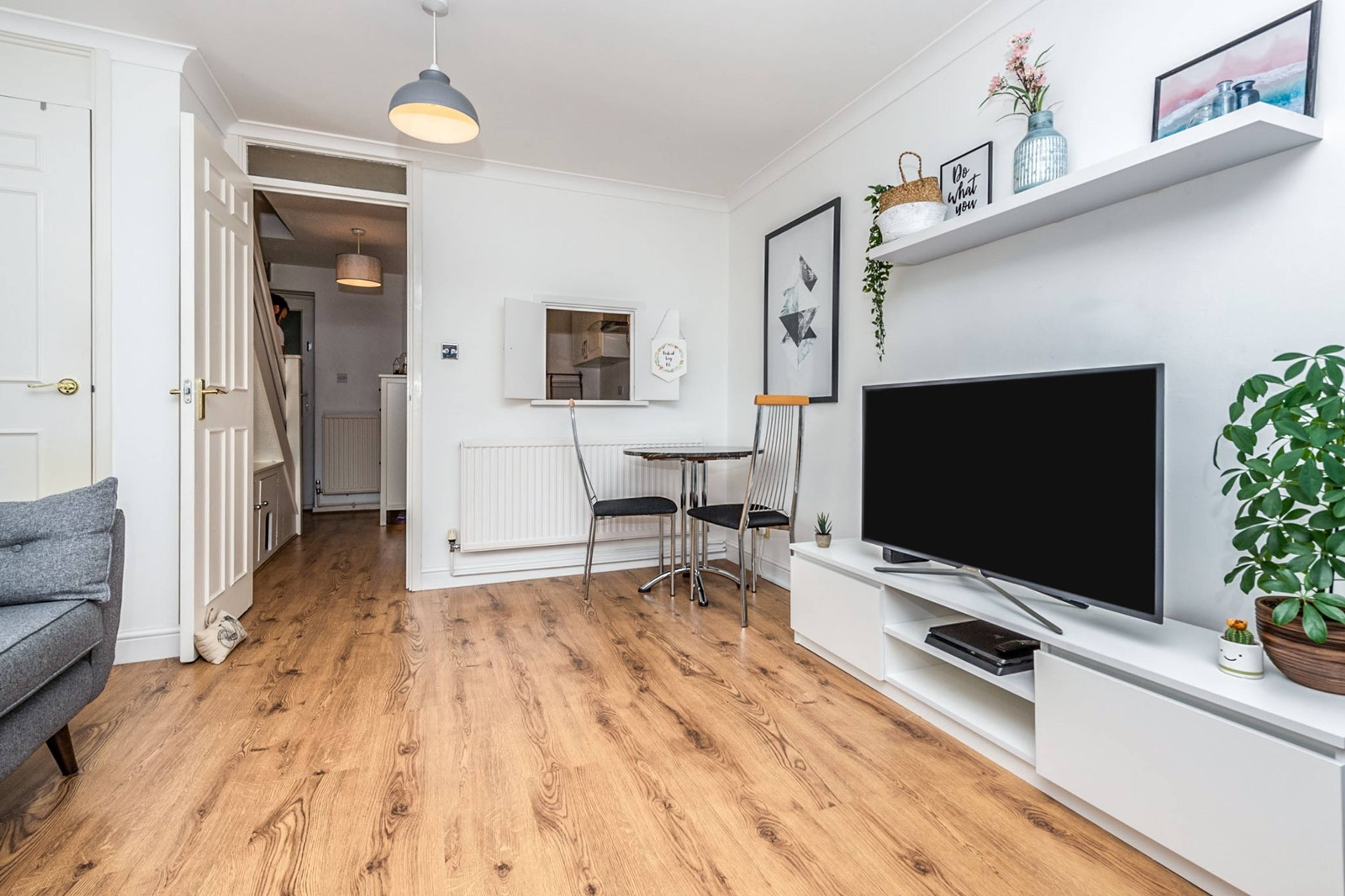 Lounge/Dining Room