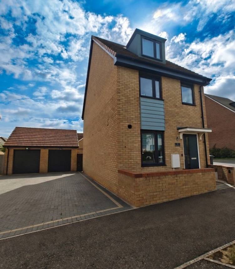 3 bedroom detached house