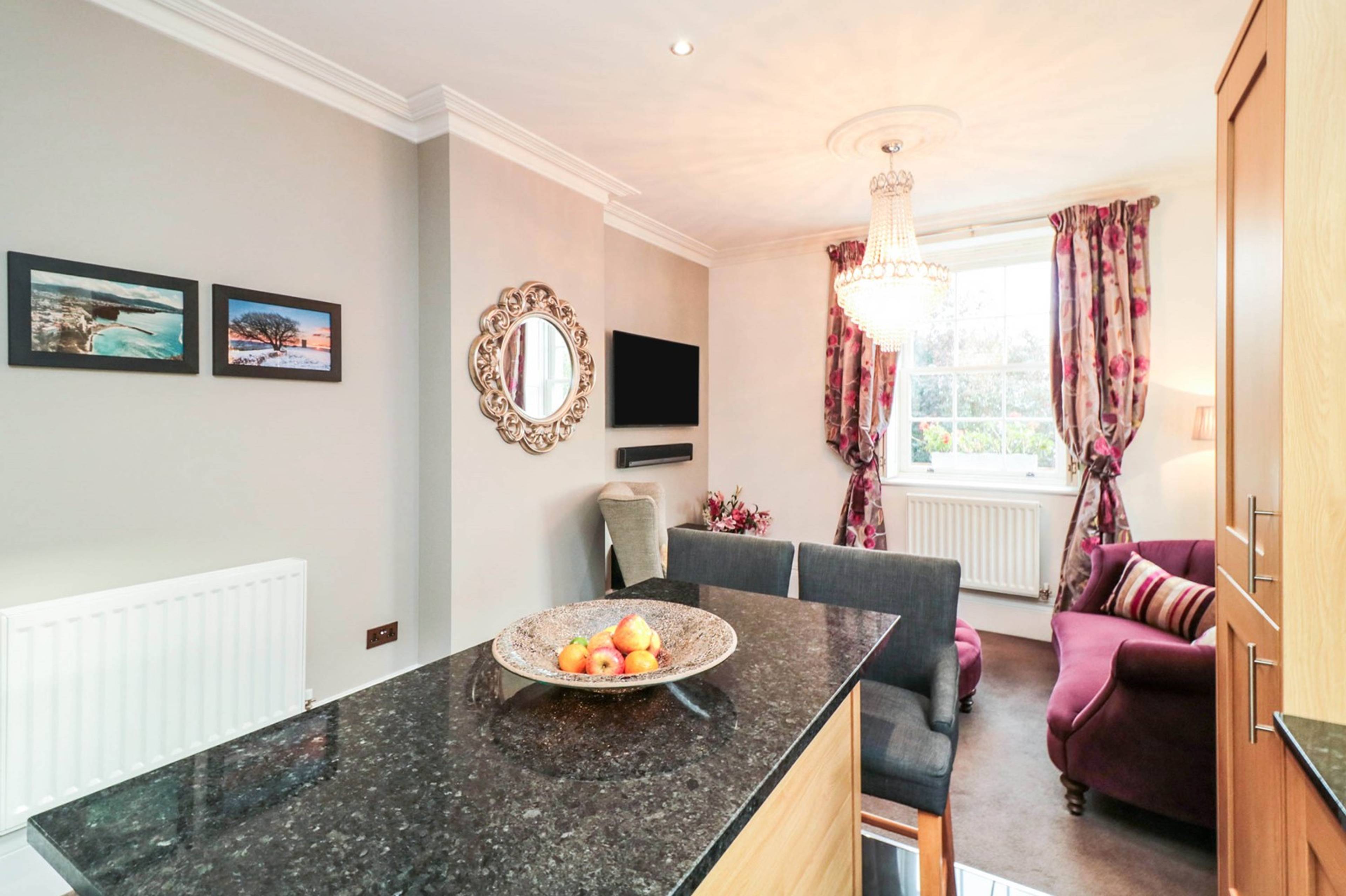 Lounge / Kitchen