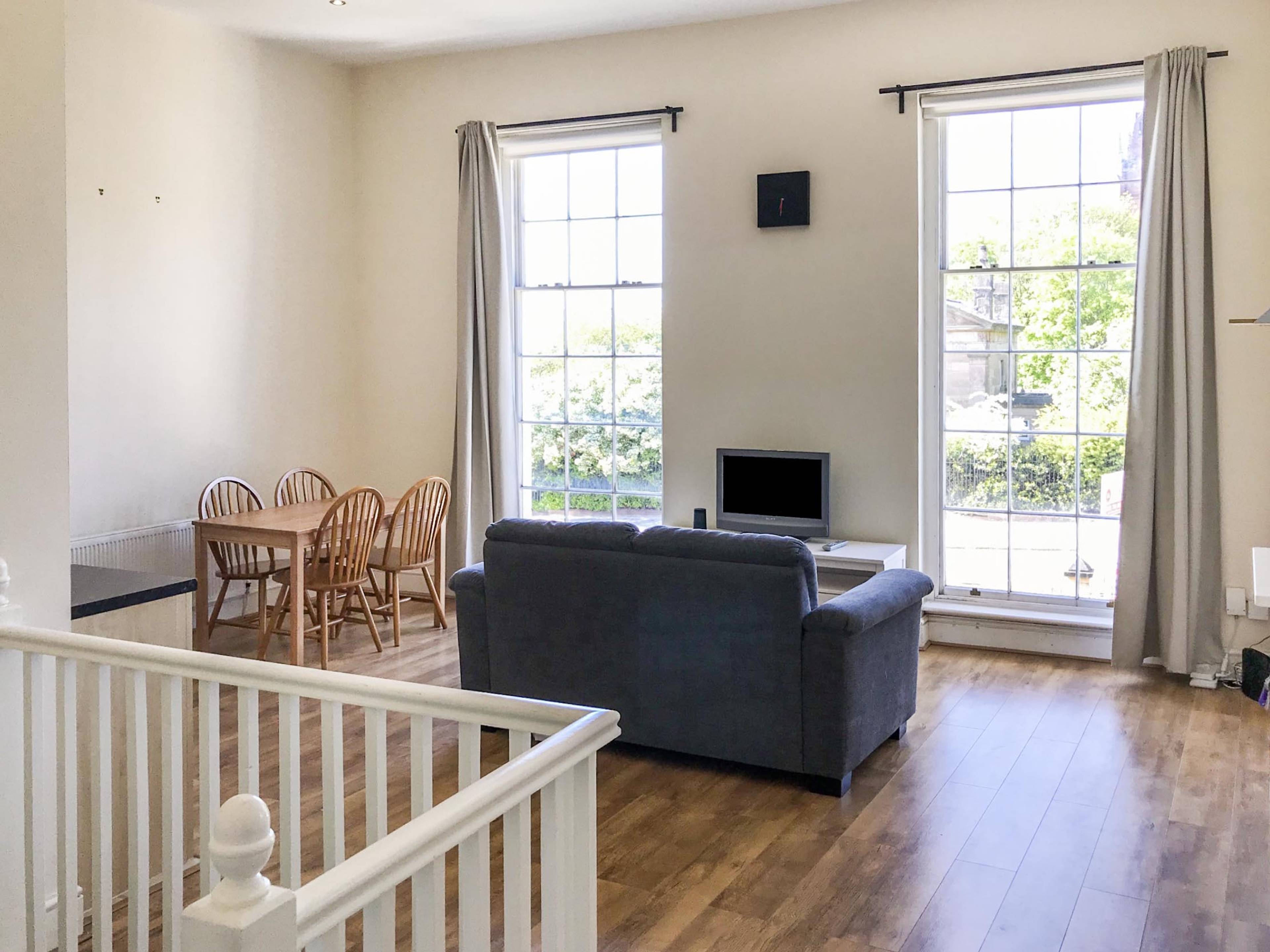 Lounge/Dining Room