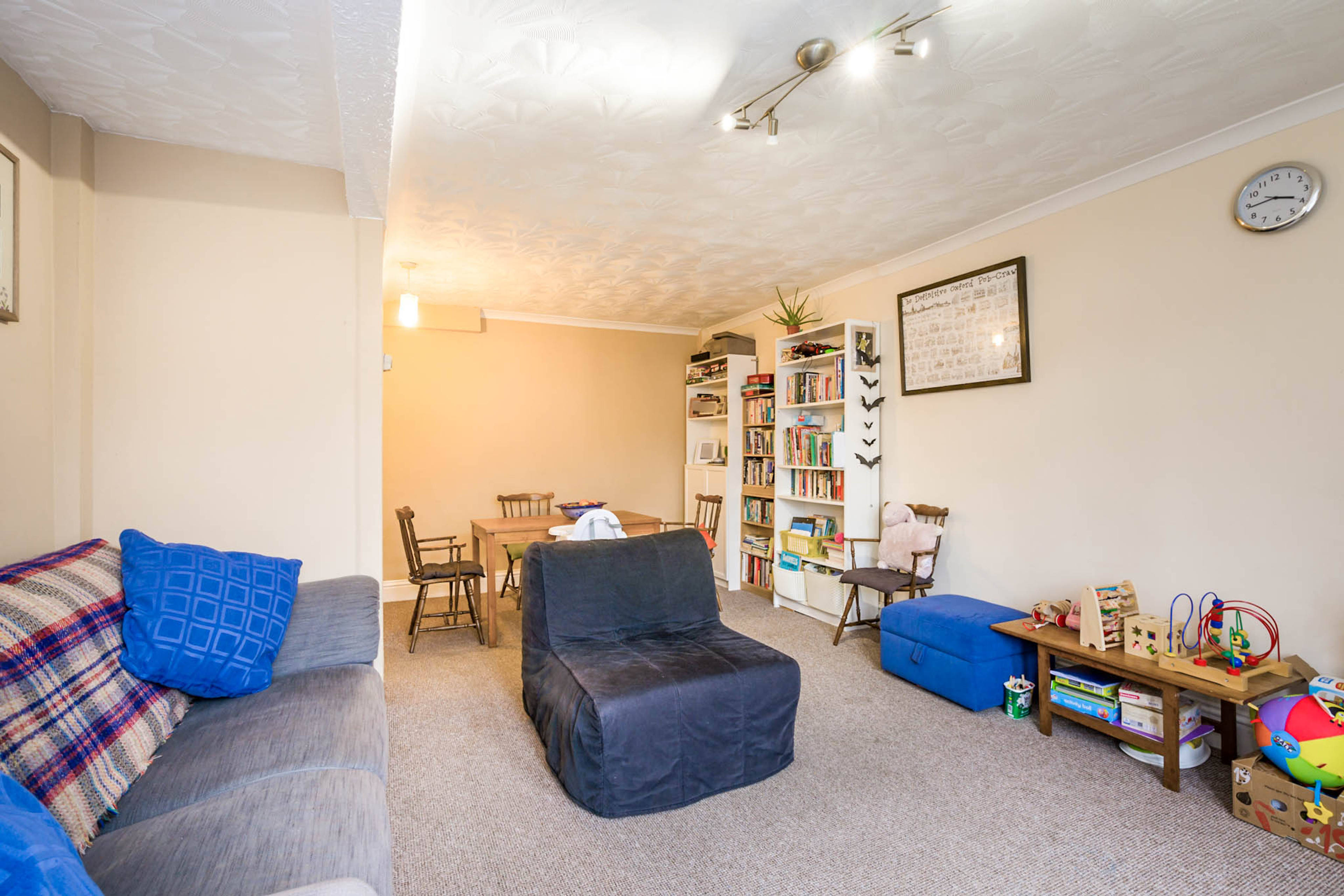 Lounge/Dining Room