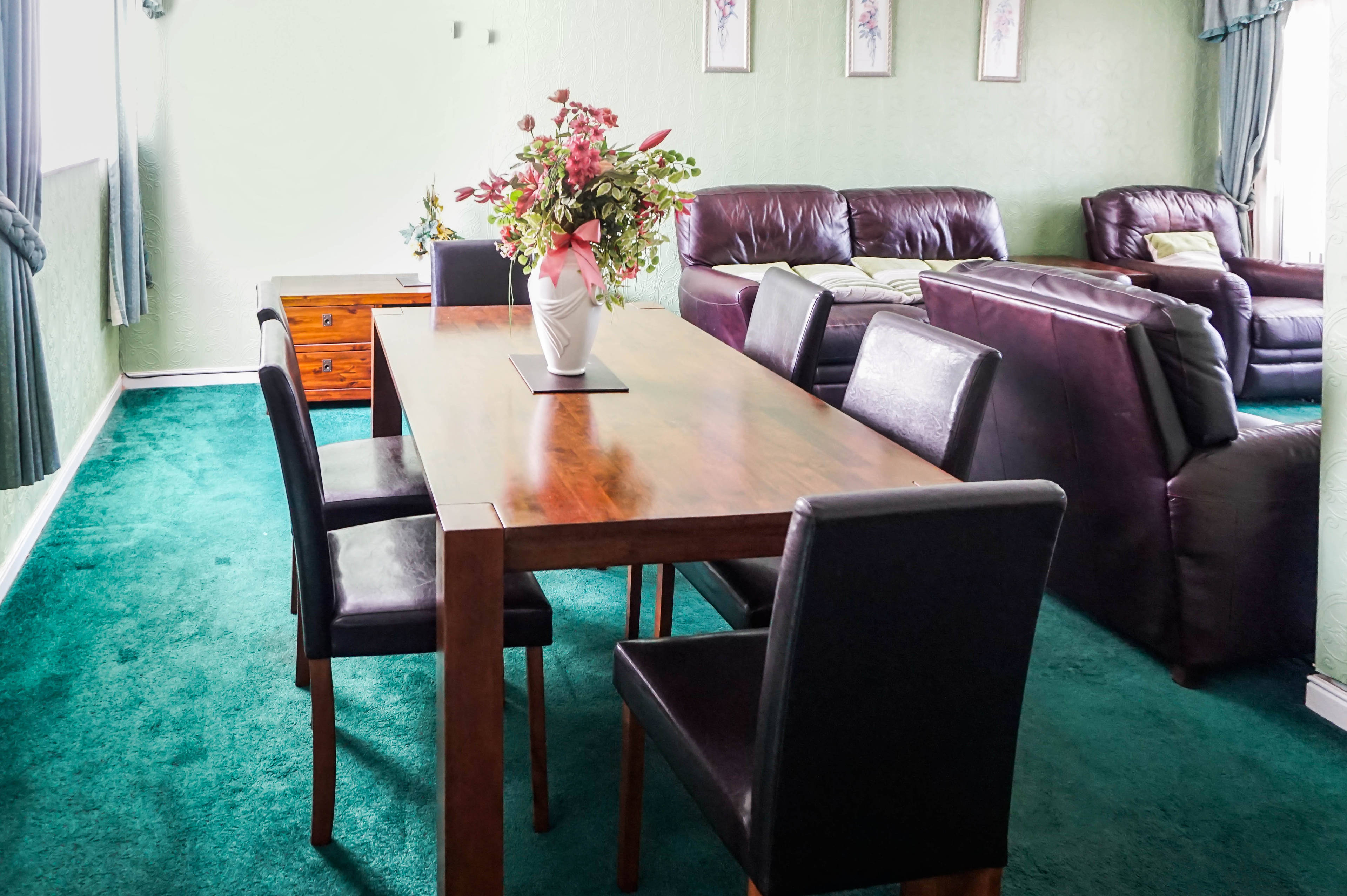 Lounge/Dining Room