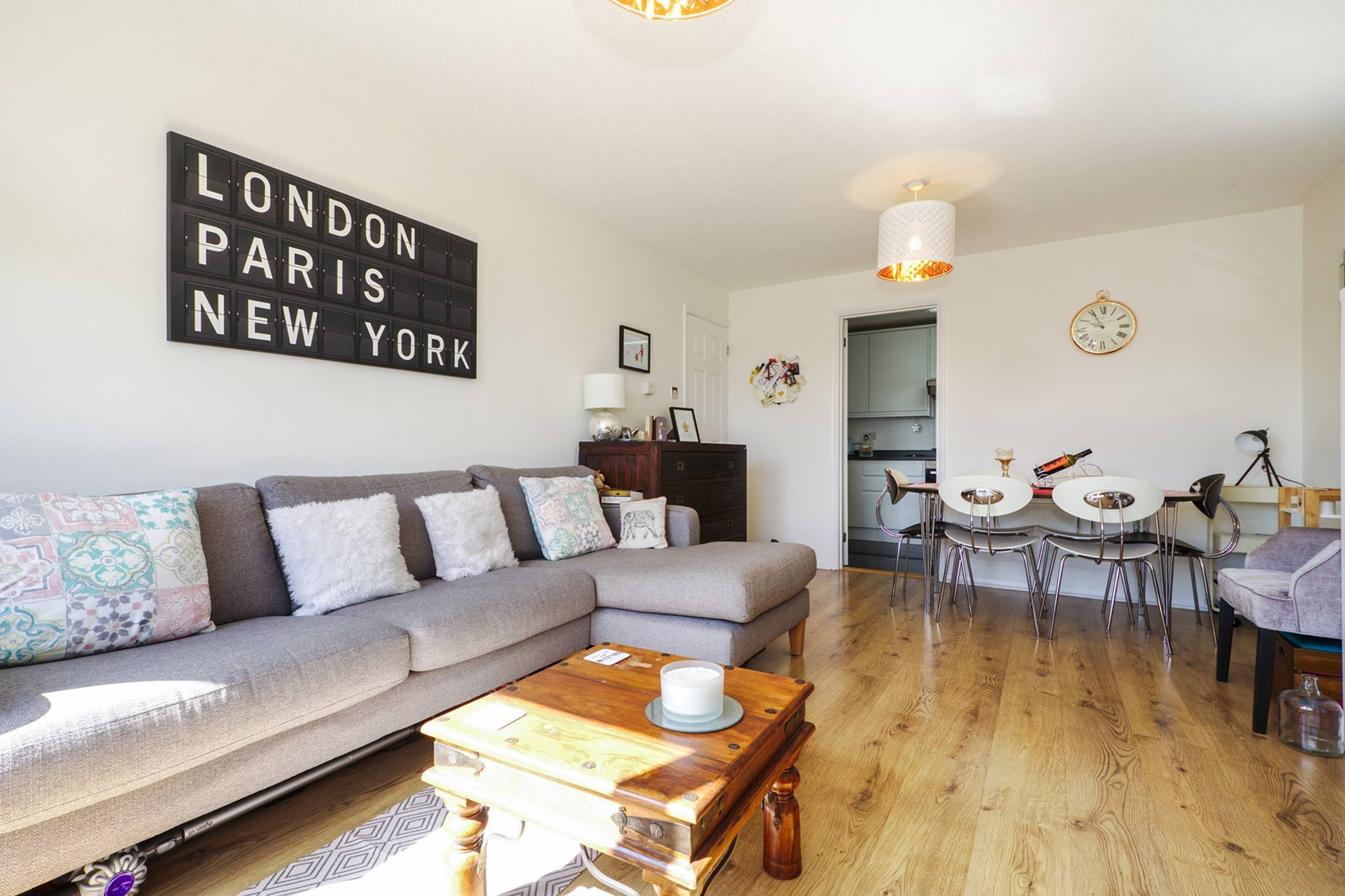 Lounge/Dining Room