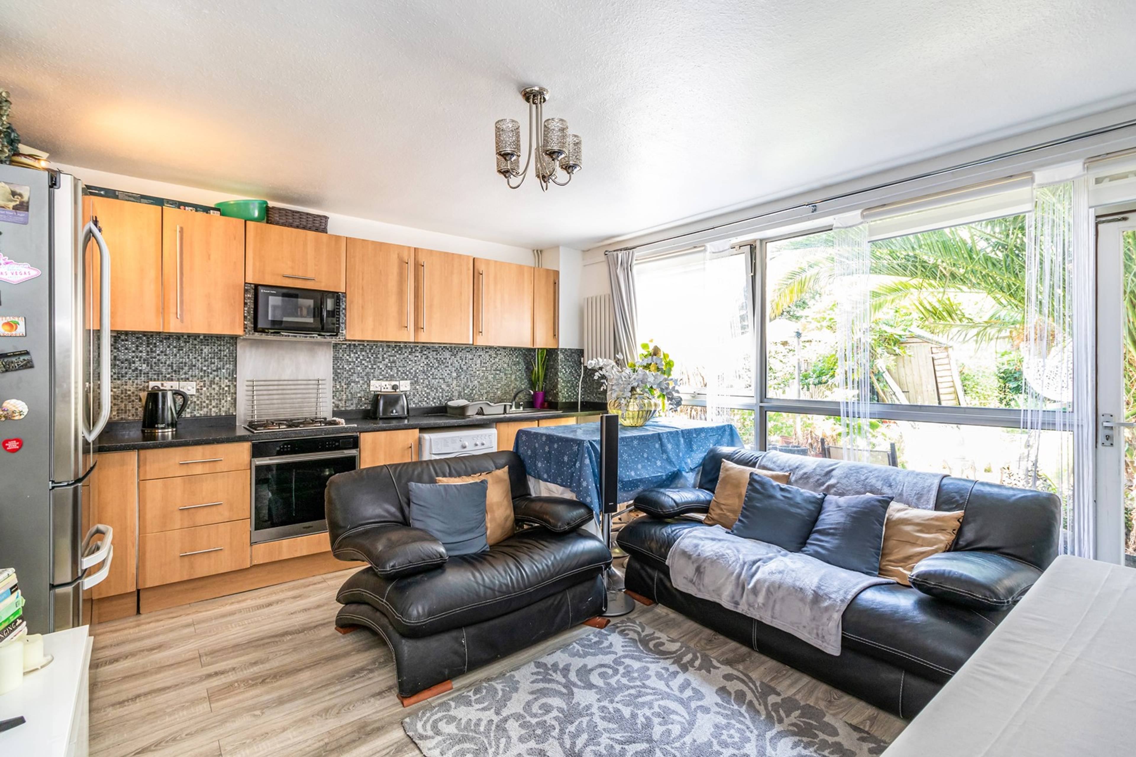Lounge / Kitchen