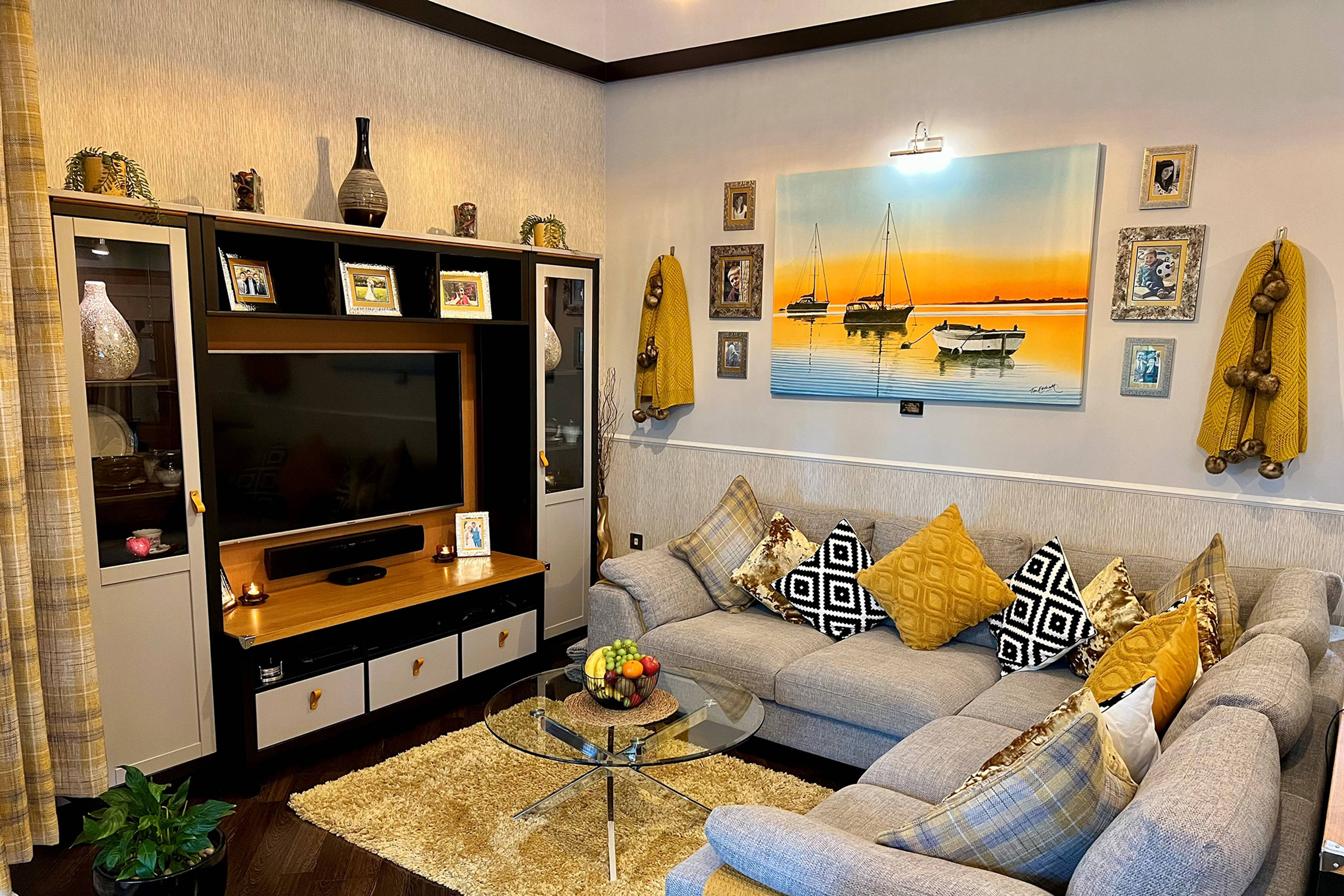 Lounge/Dining Room