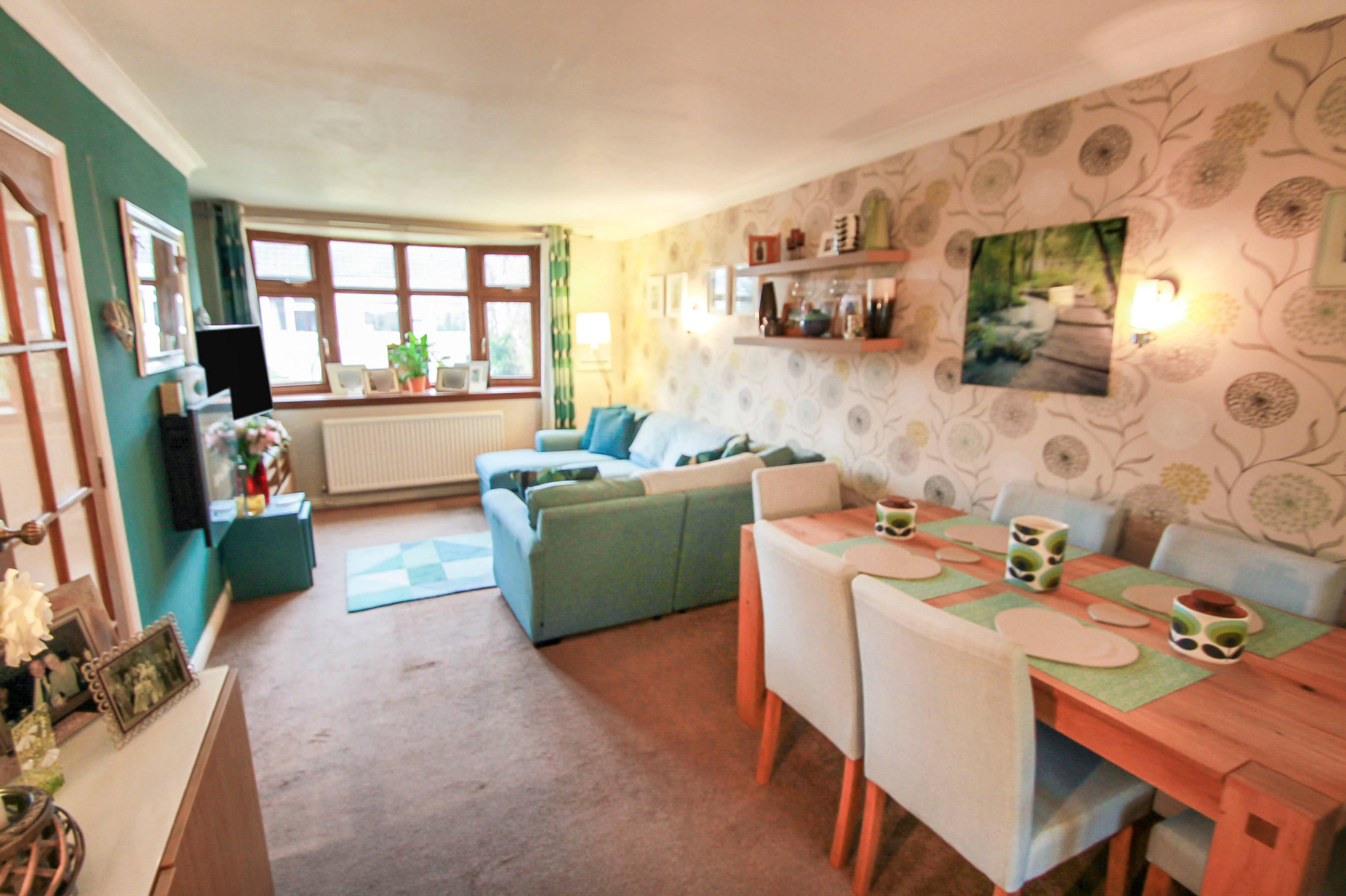 Lounge/Dining Room