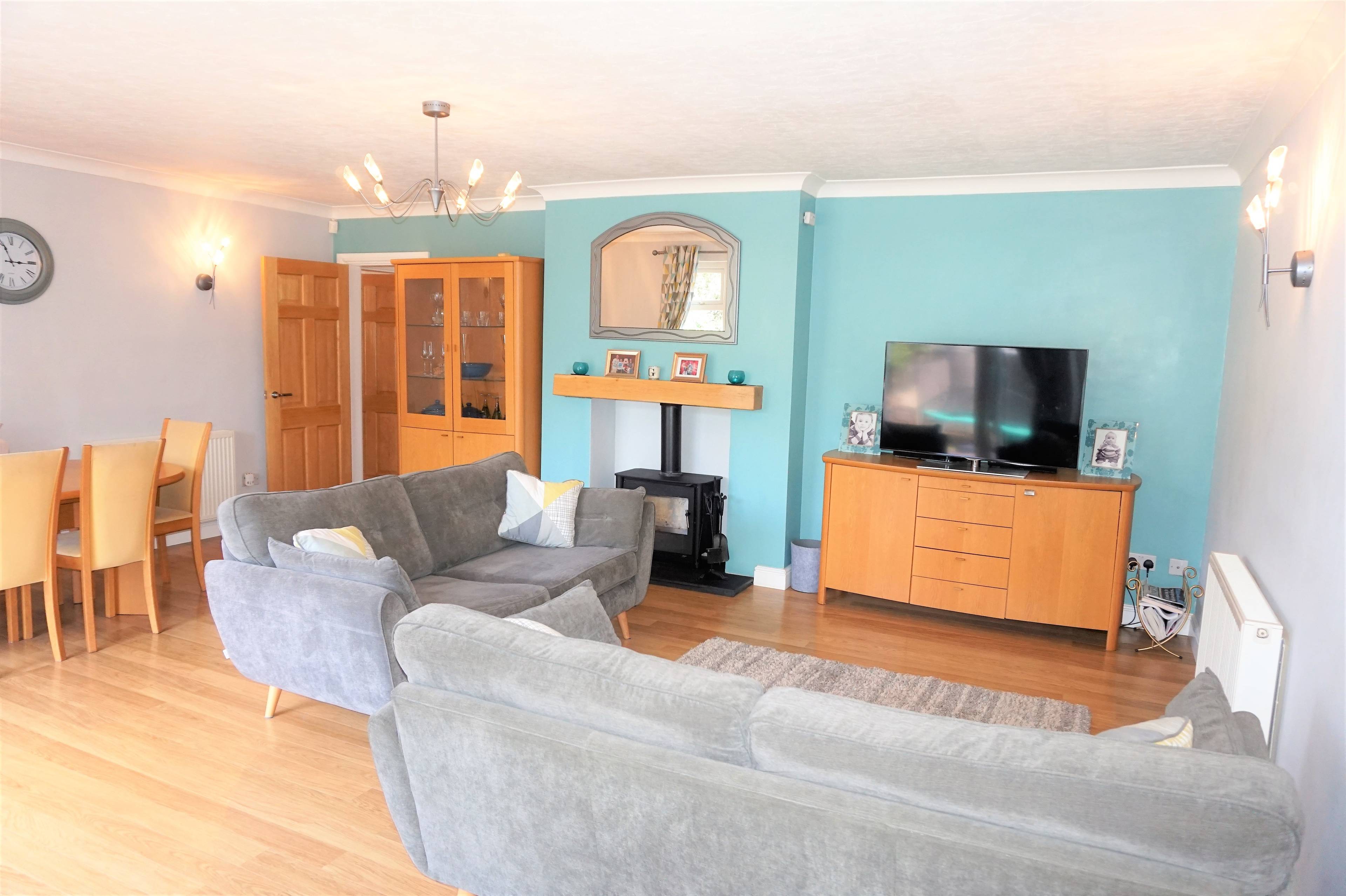 Lounge/Dining Room