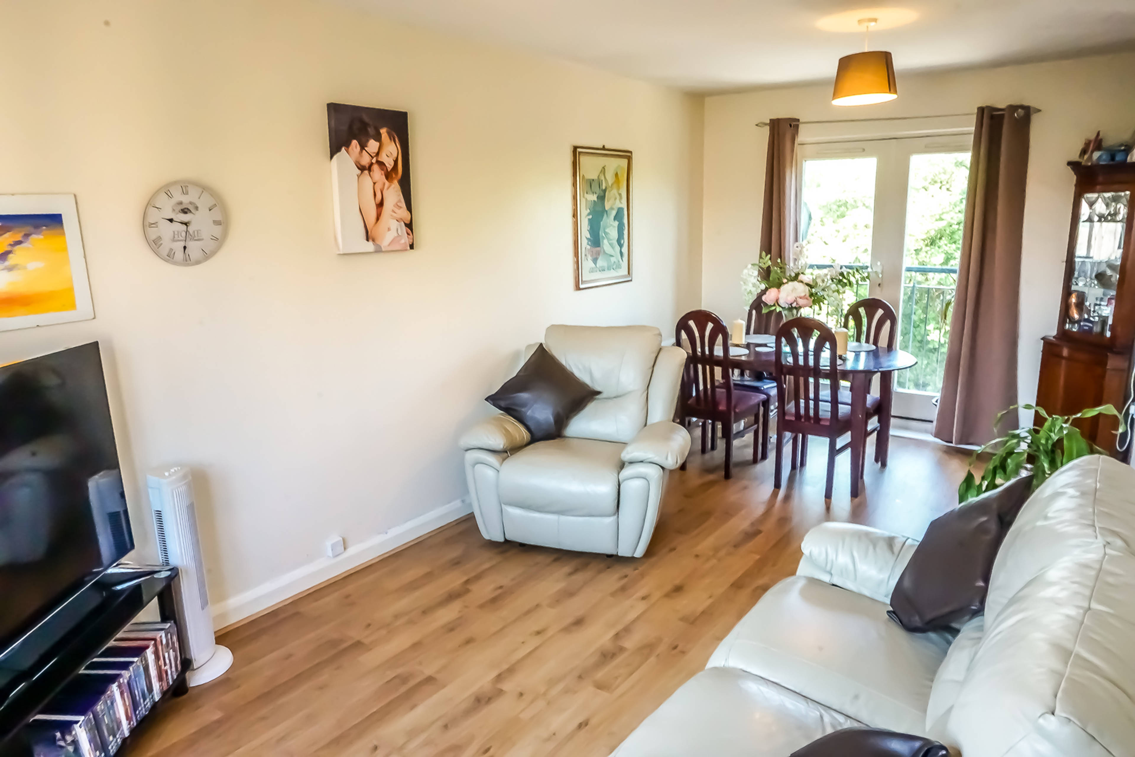 Lounge/Dining Room