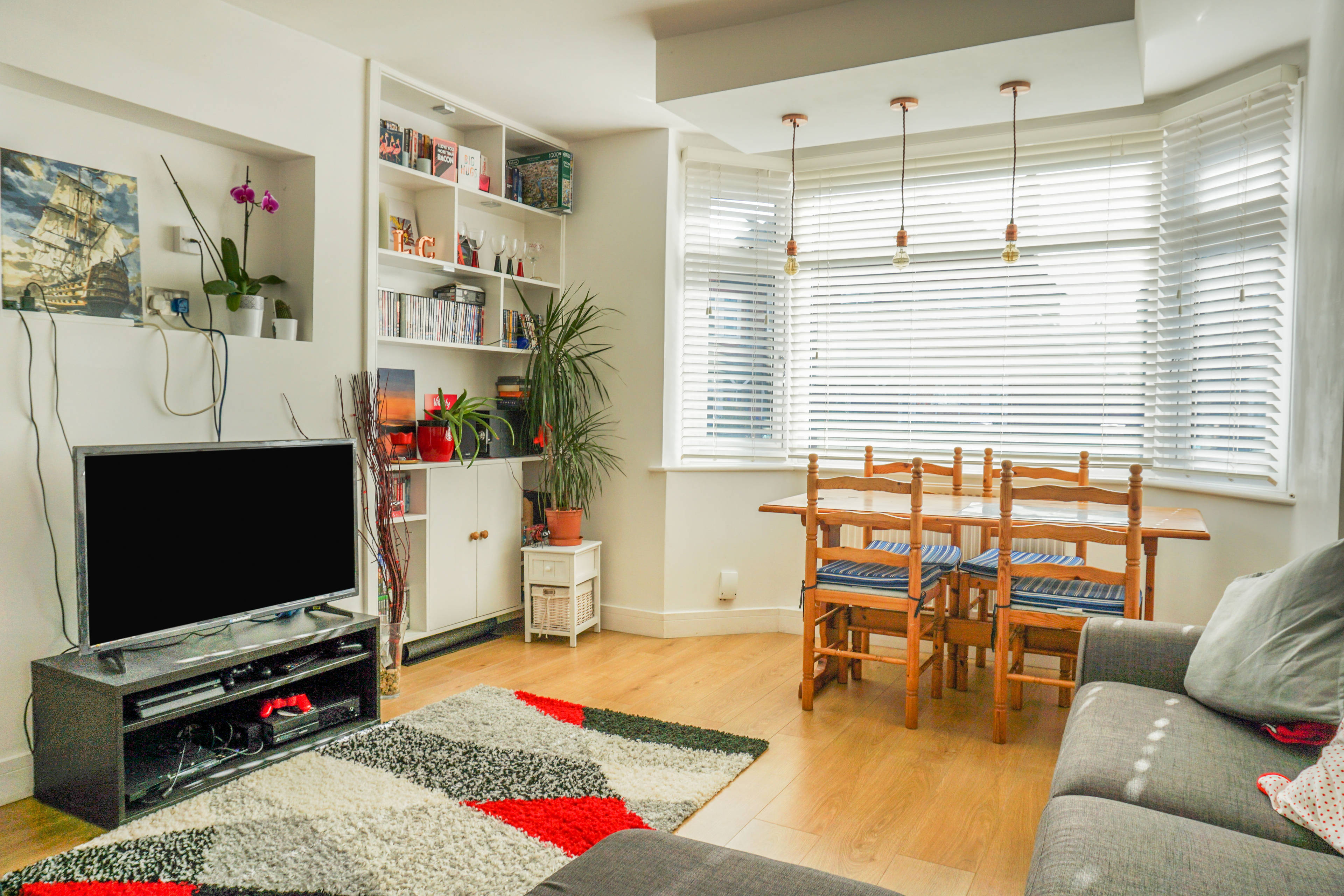 Lounge/Dining Room