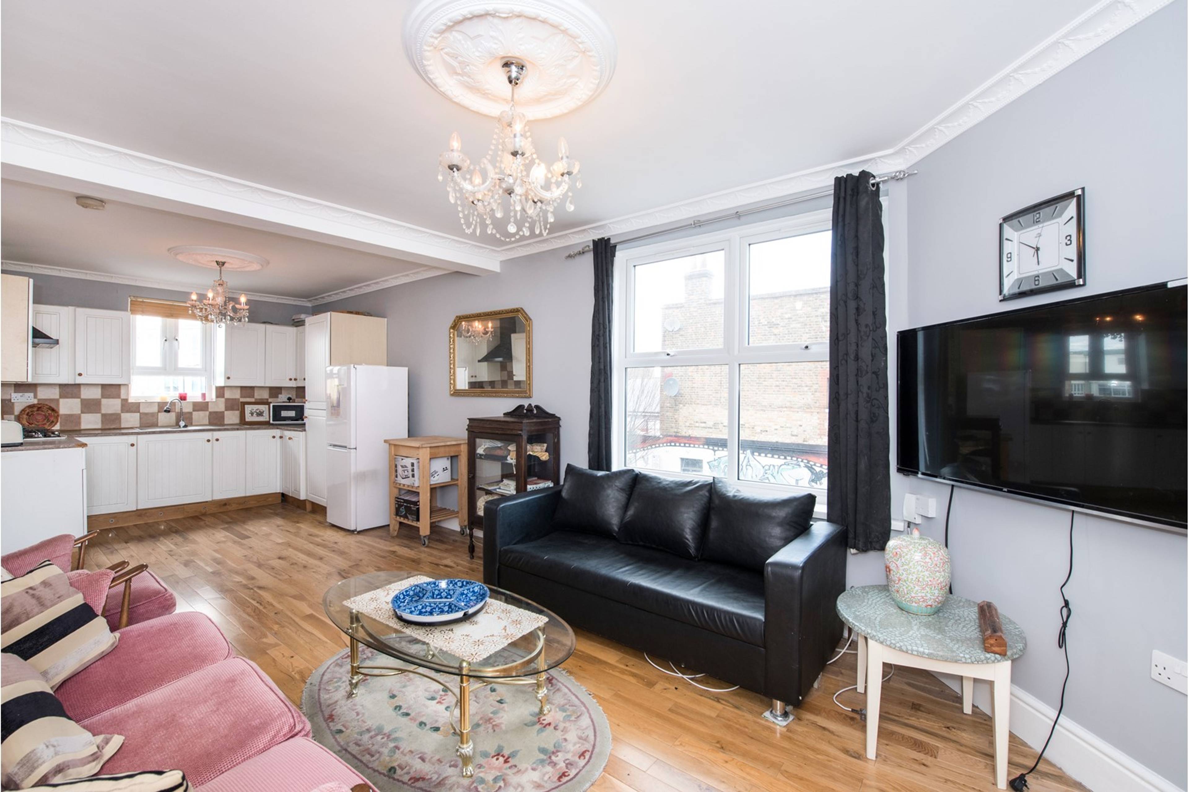 Lounge / Kitchen