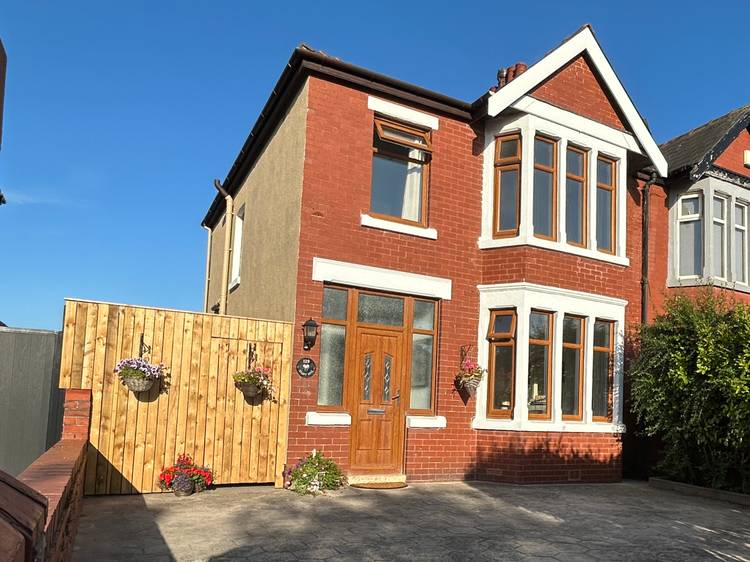 3 bedroom semi-detached house