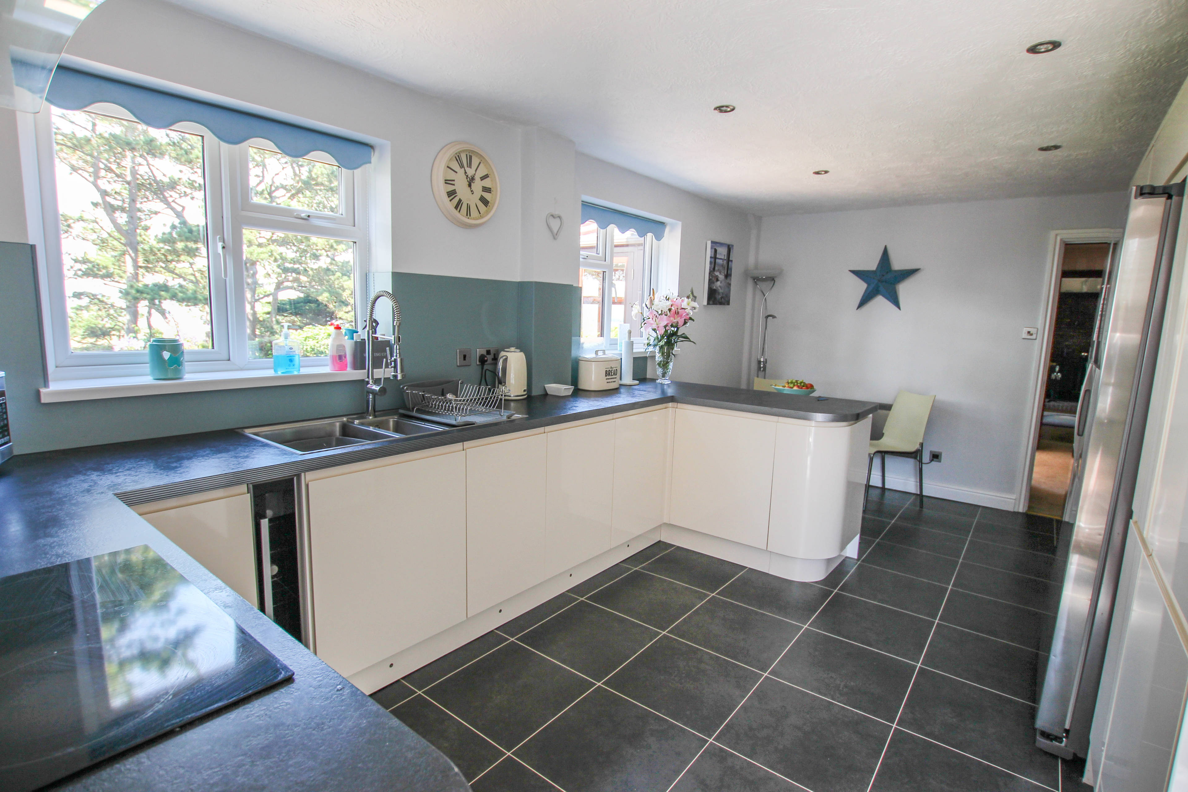 Kitchen/Breakfast
