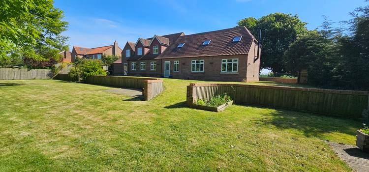 6 bedroom detached house