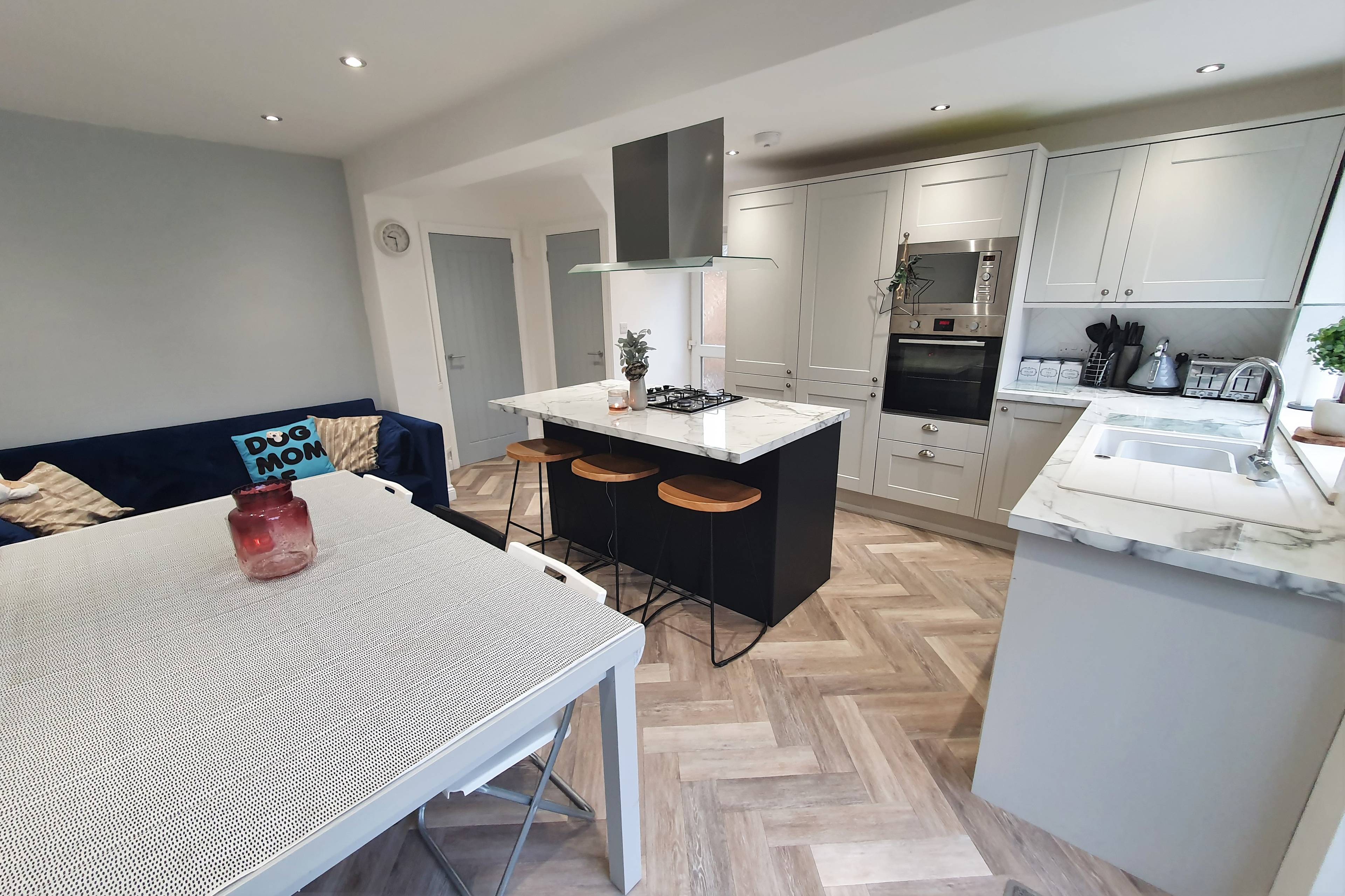 Kitchen/family Room