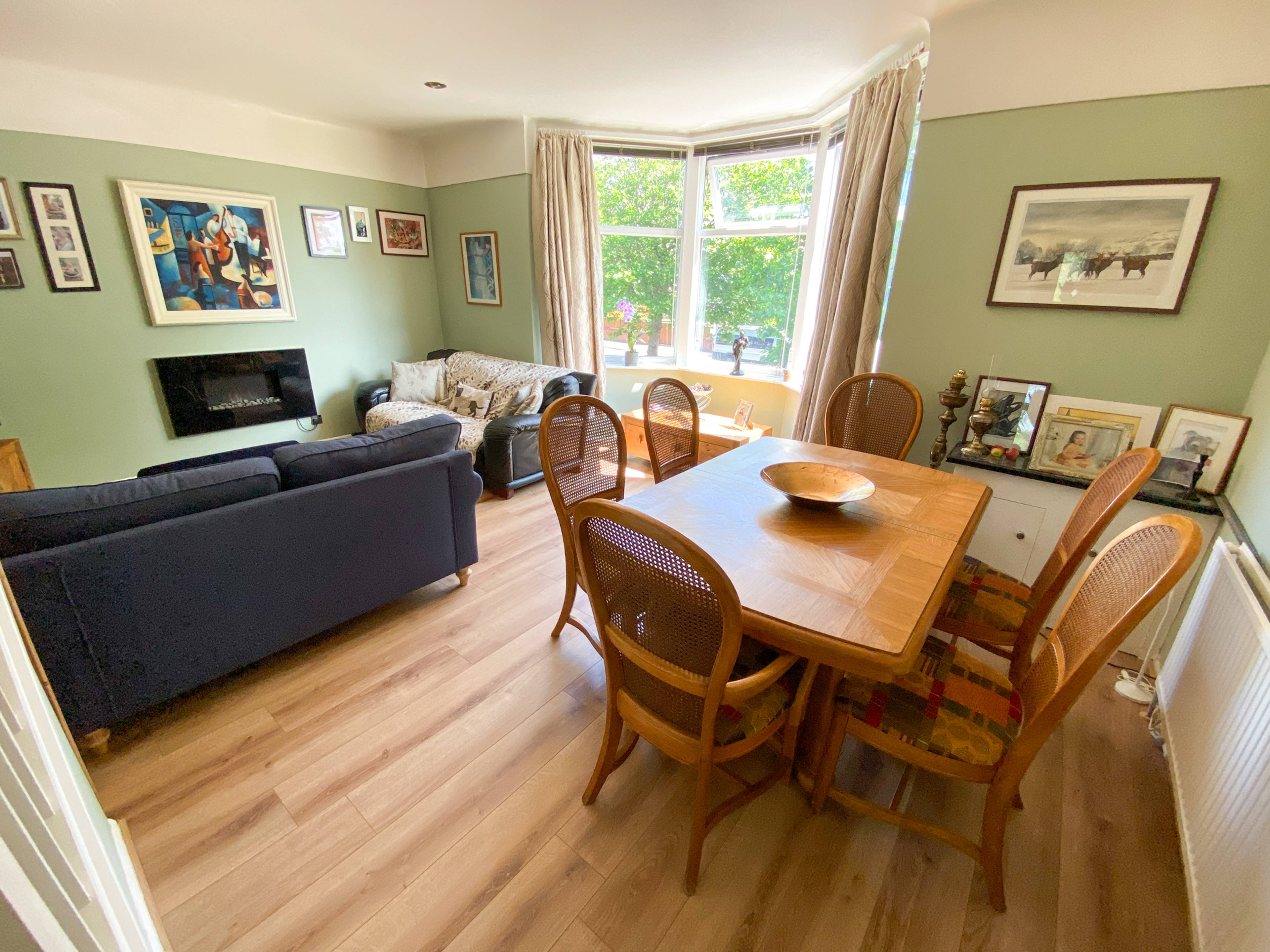 Lounge/Dining Room