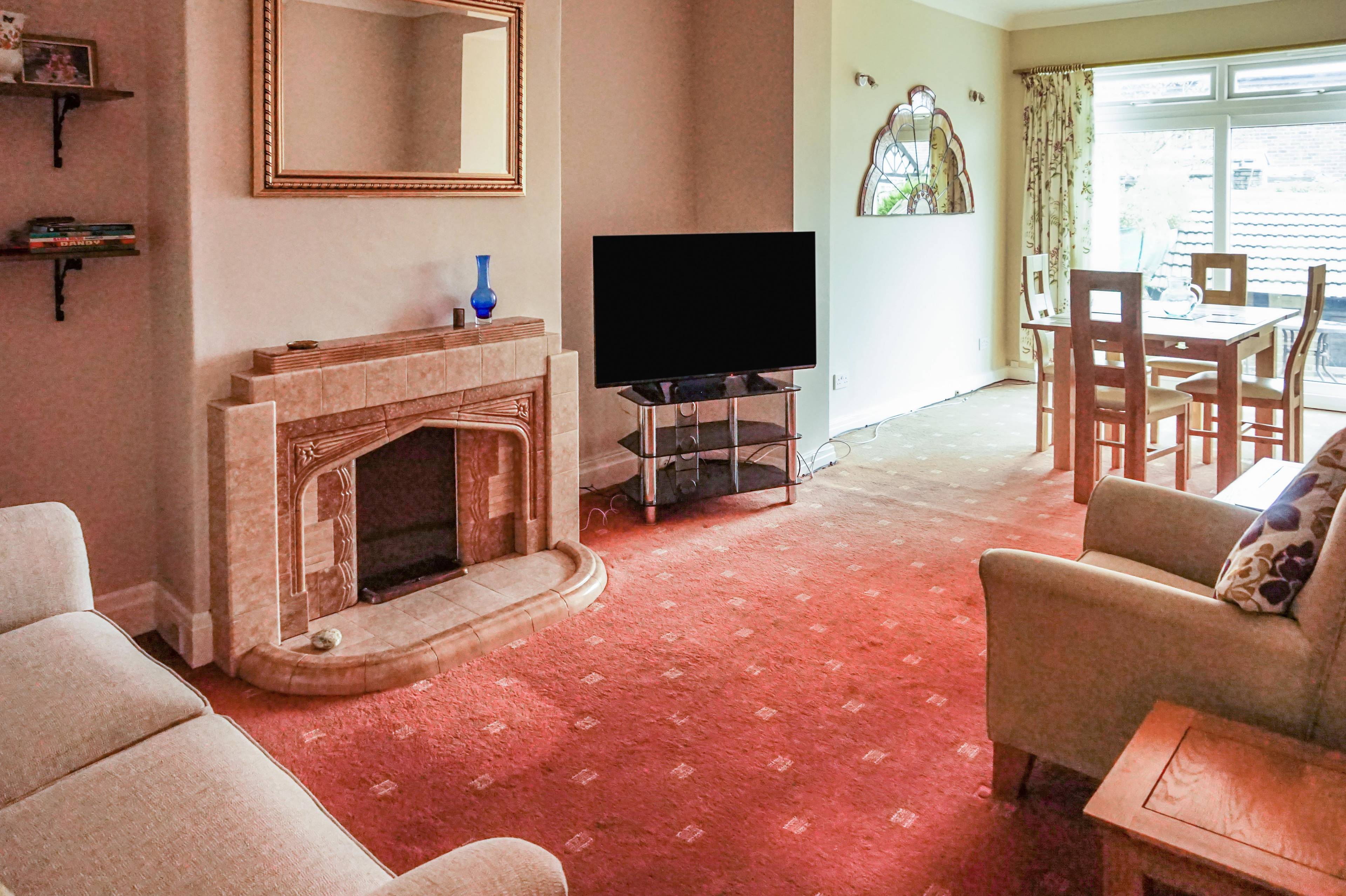 Lounge/Dining Room