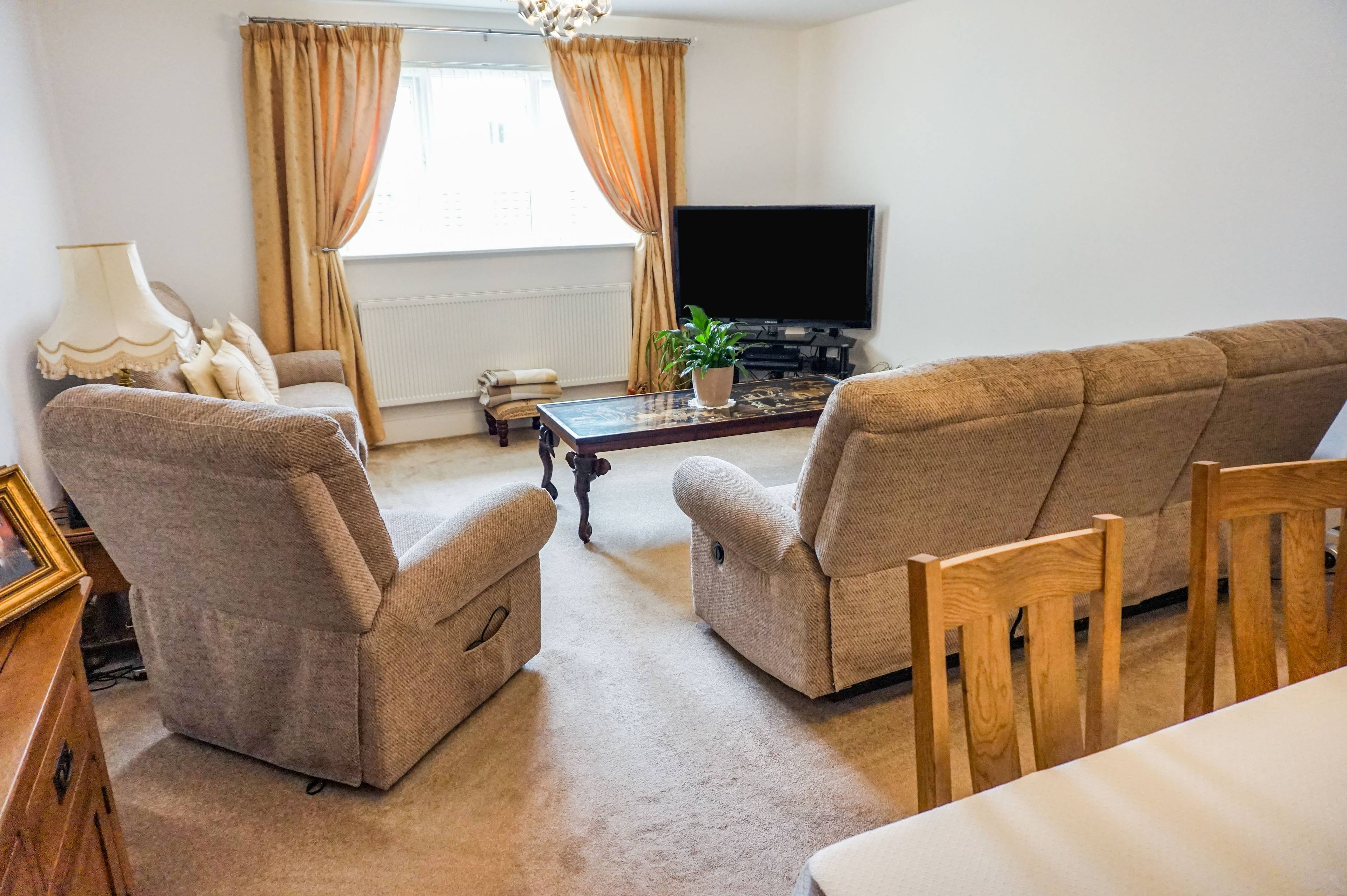 Lounge/Dining Room