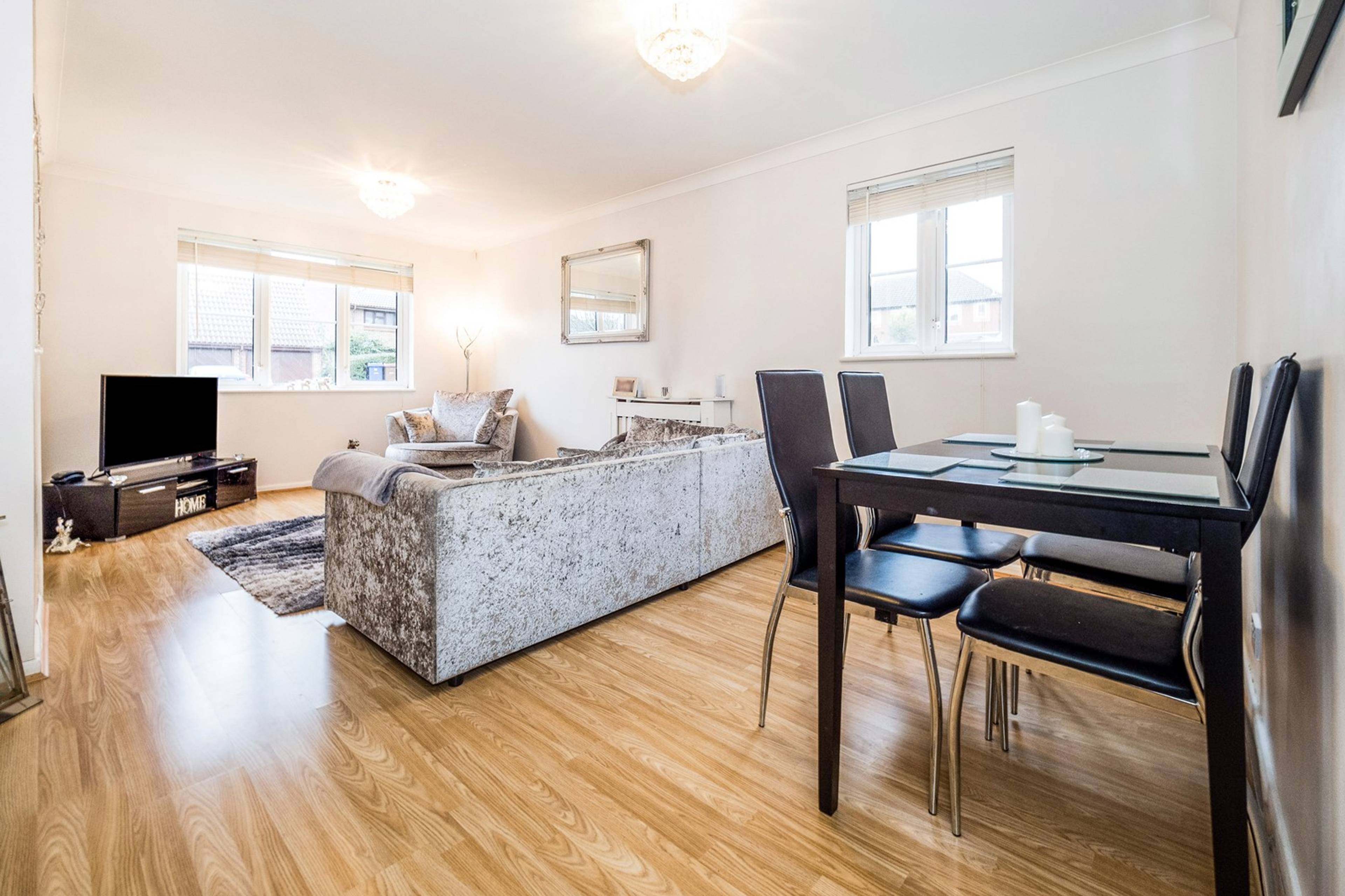 Lounge/Dining Room