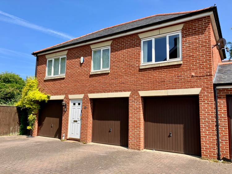 2 bedroom detached house
