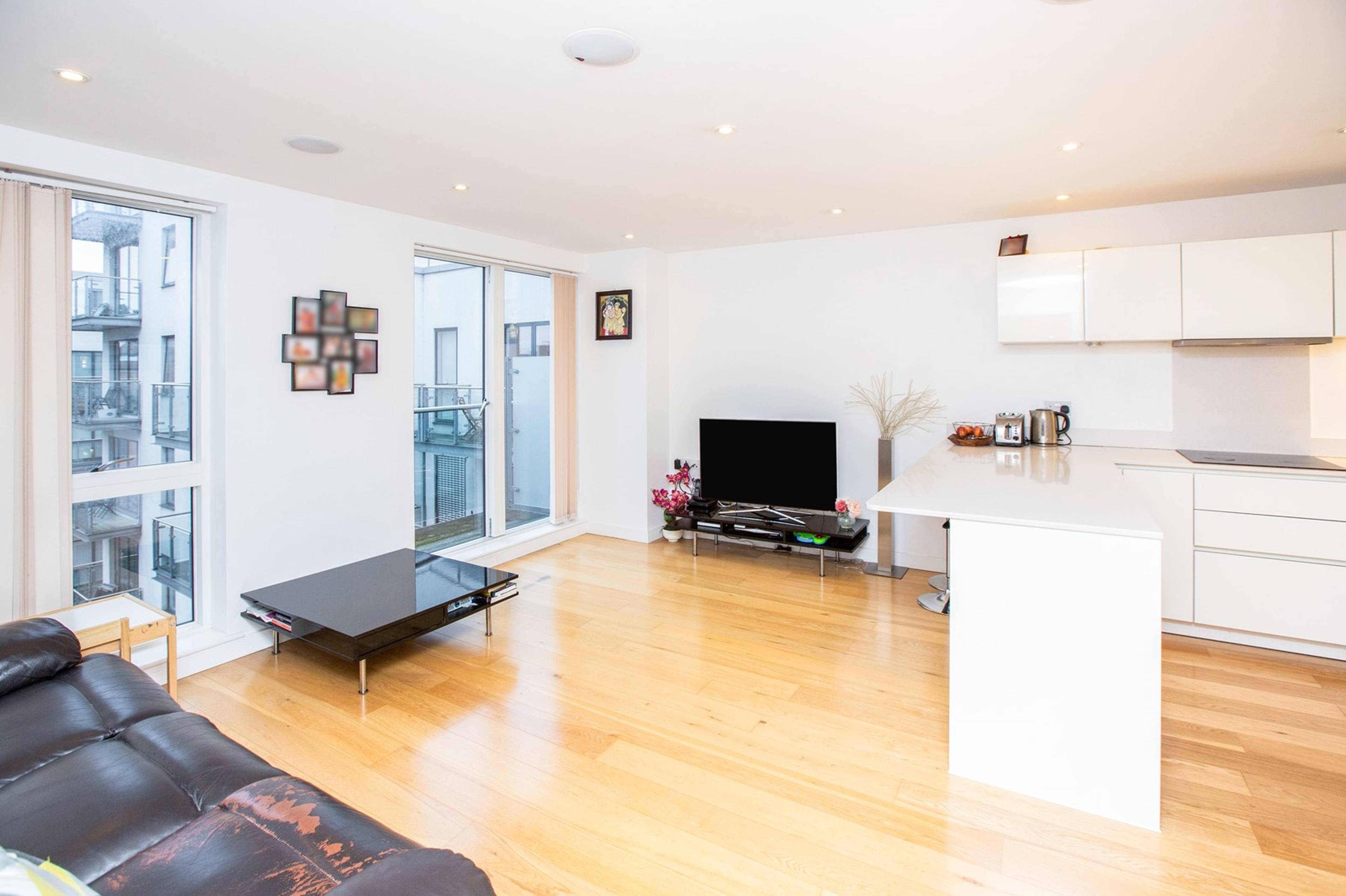 Lounge / Kitchen