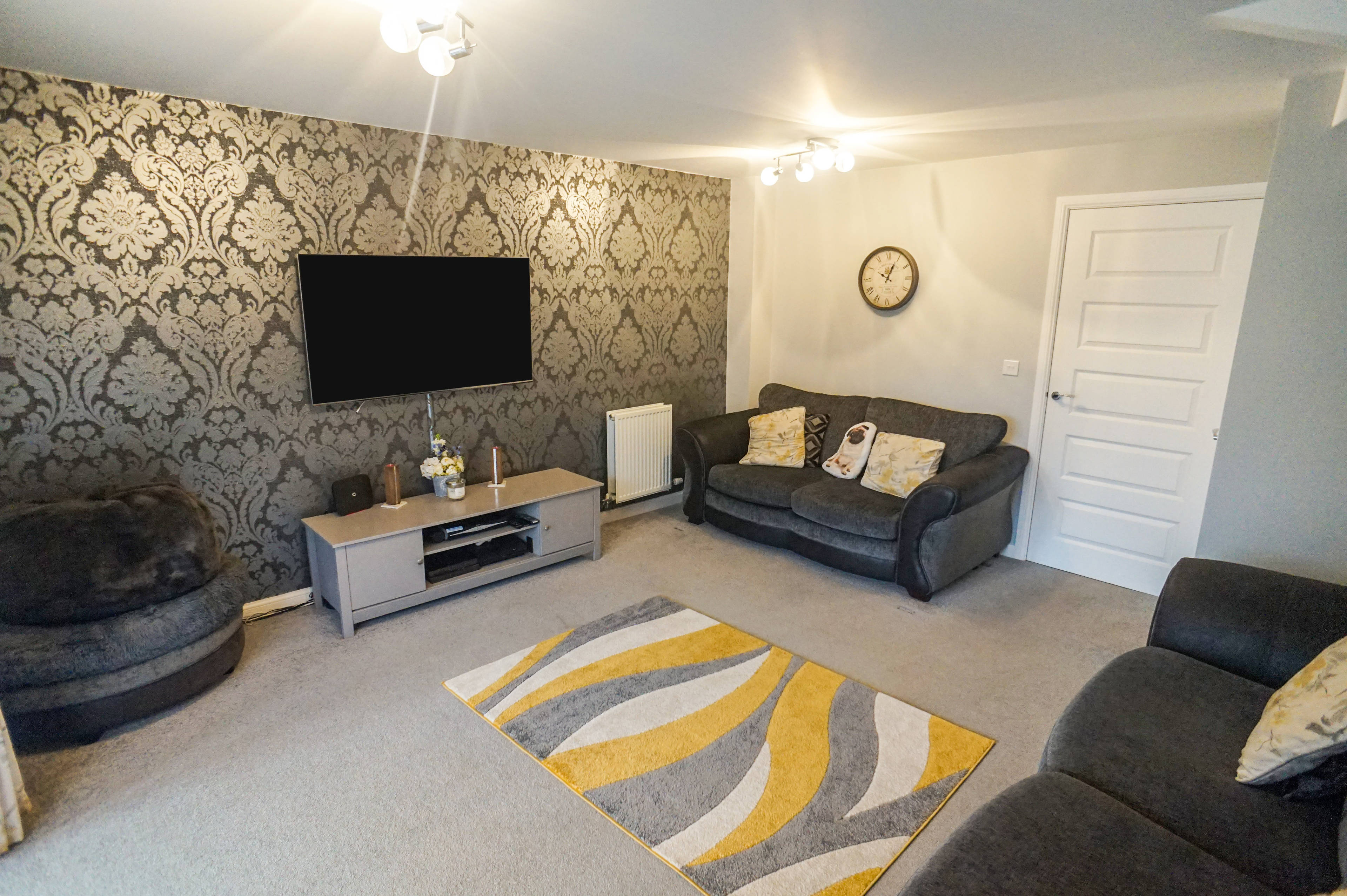 Lounge/Dining Room