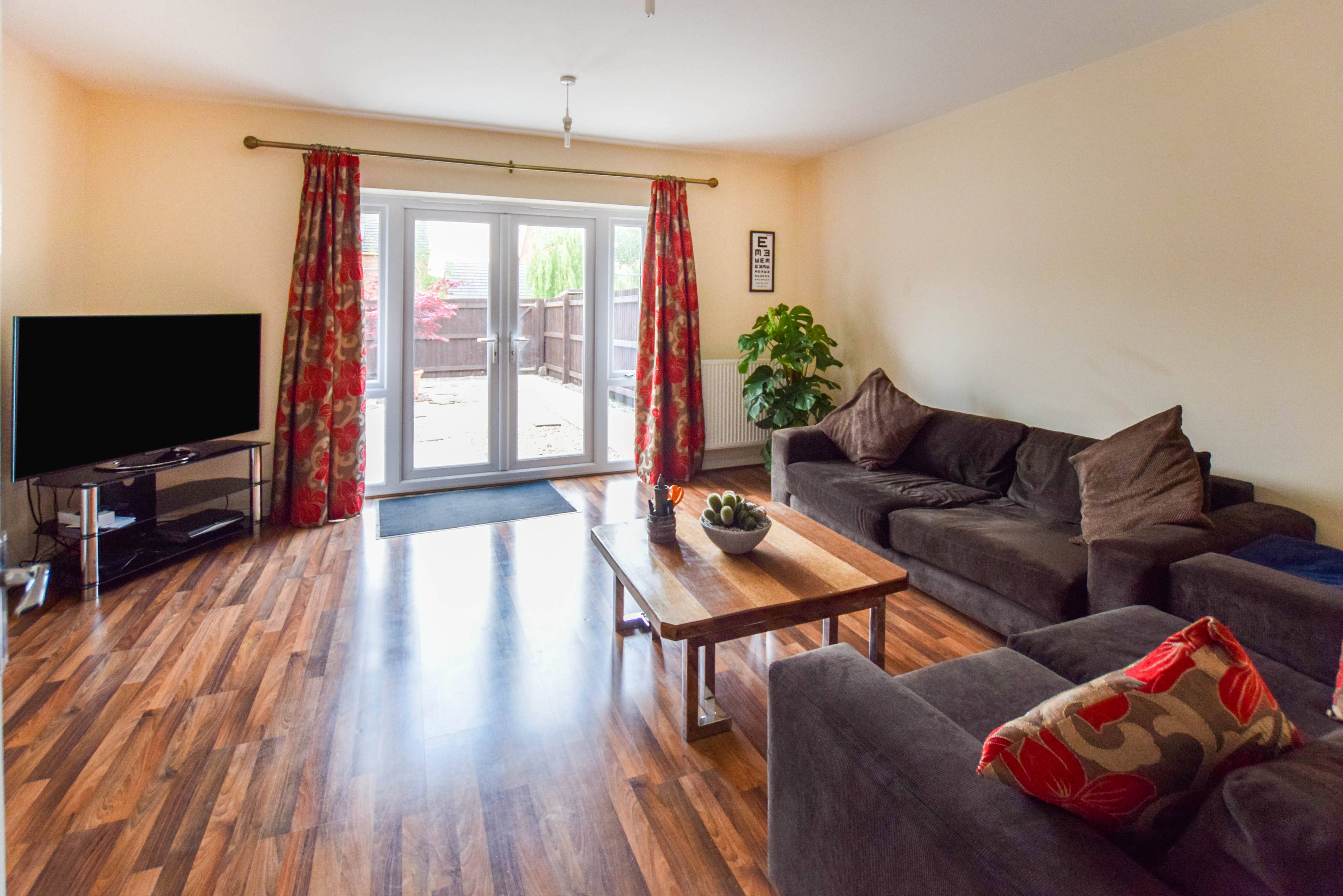 Lounge/Dining Room