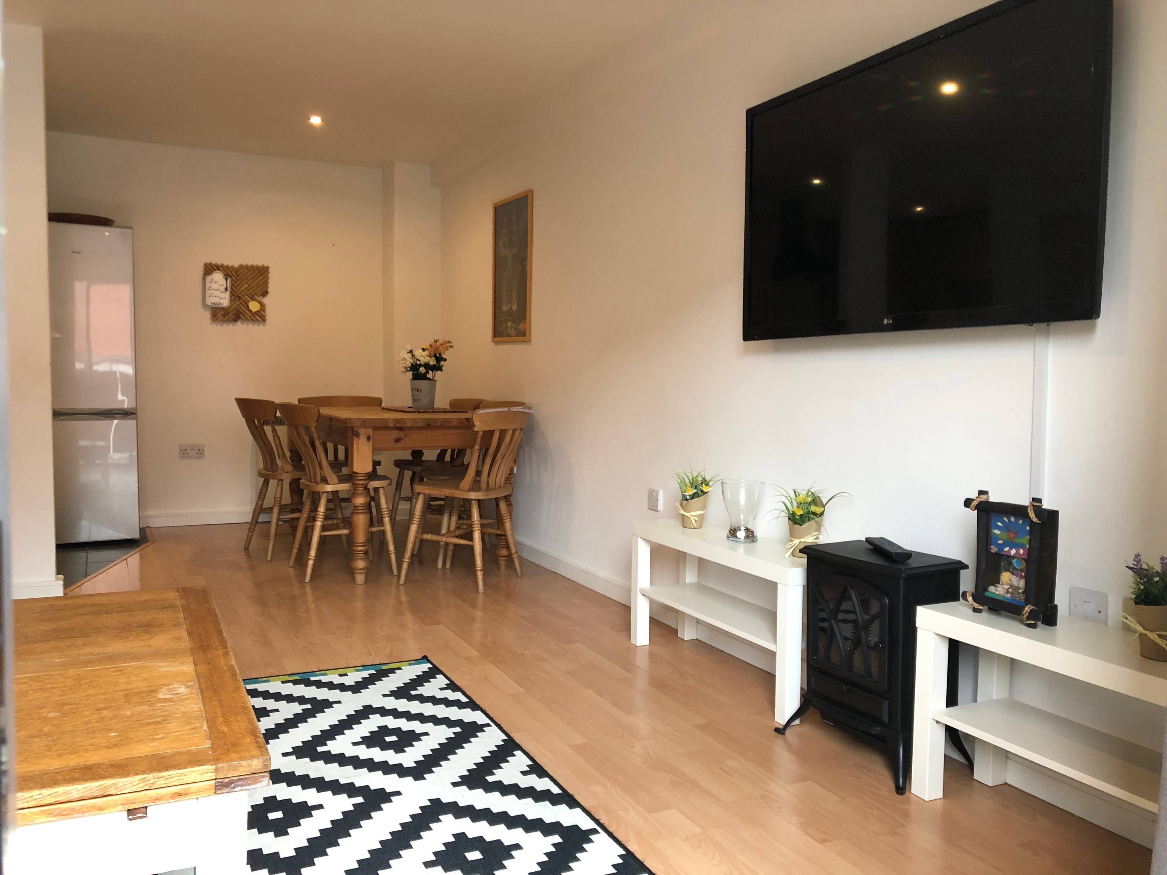 Lounge/Dining Room