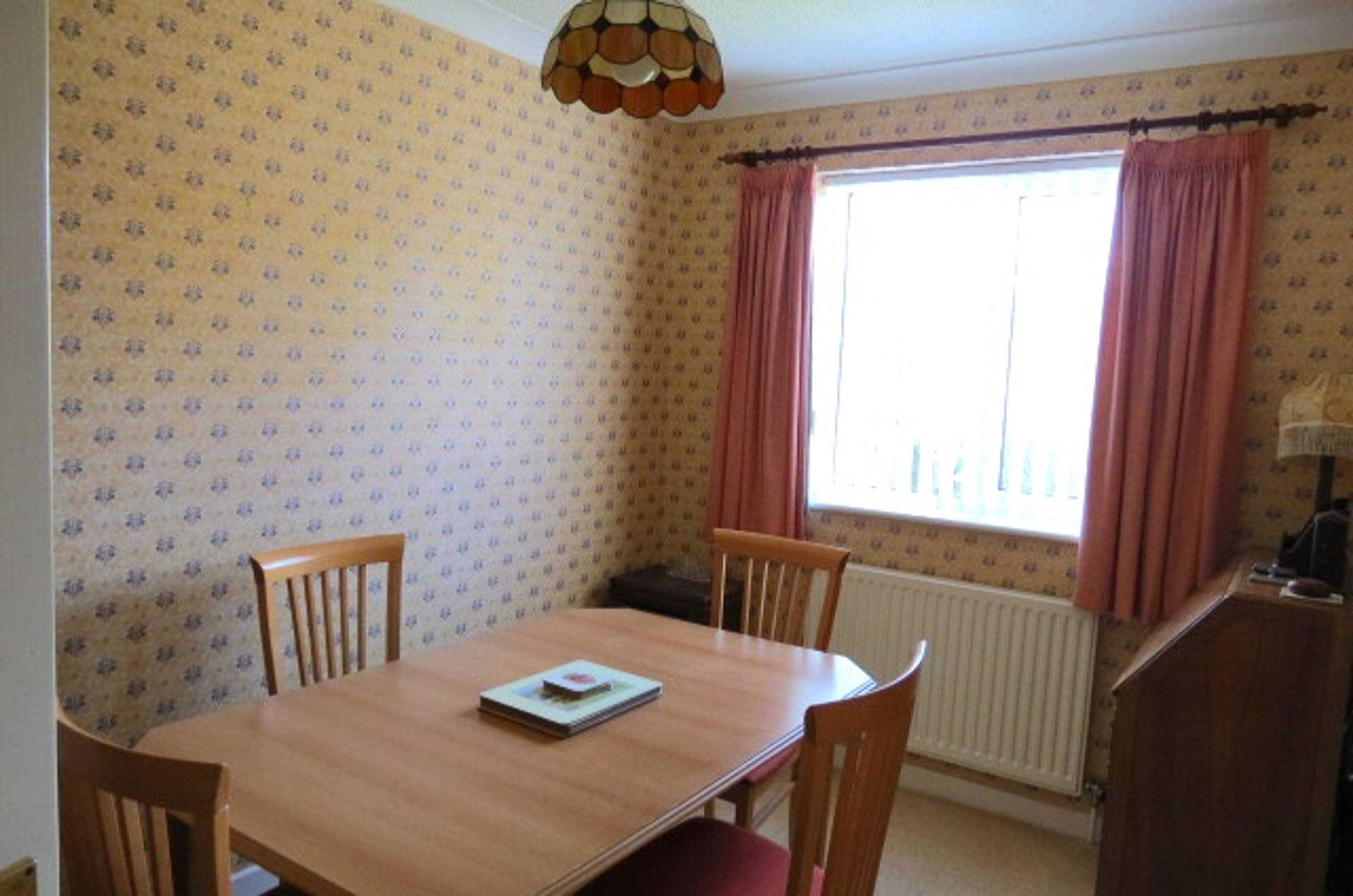 Bed 3 / Dining Room