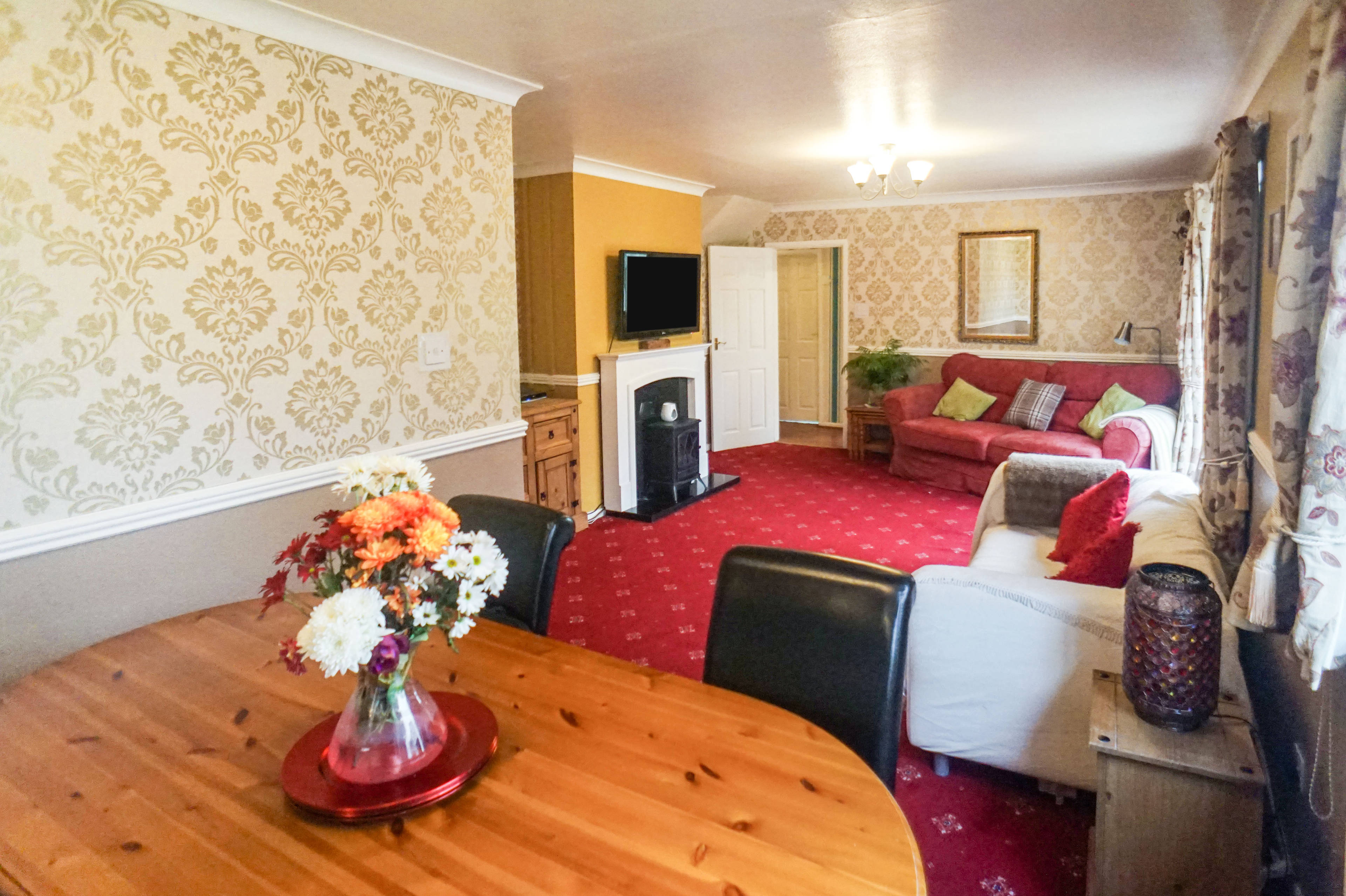 Lounge/Dining Room