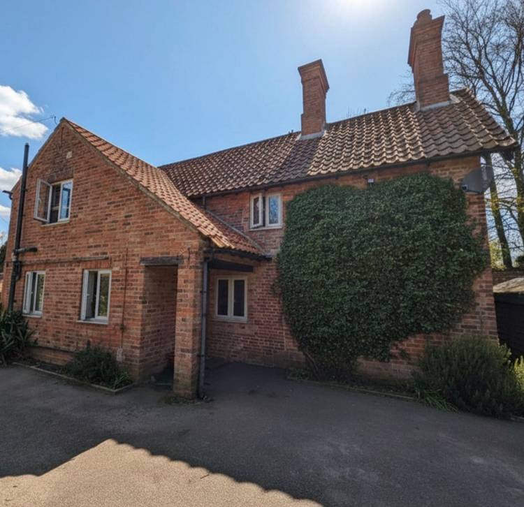 3 bedroom detached house