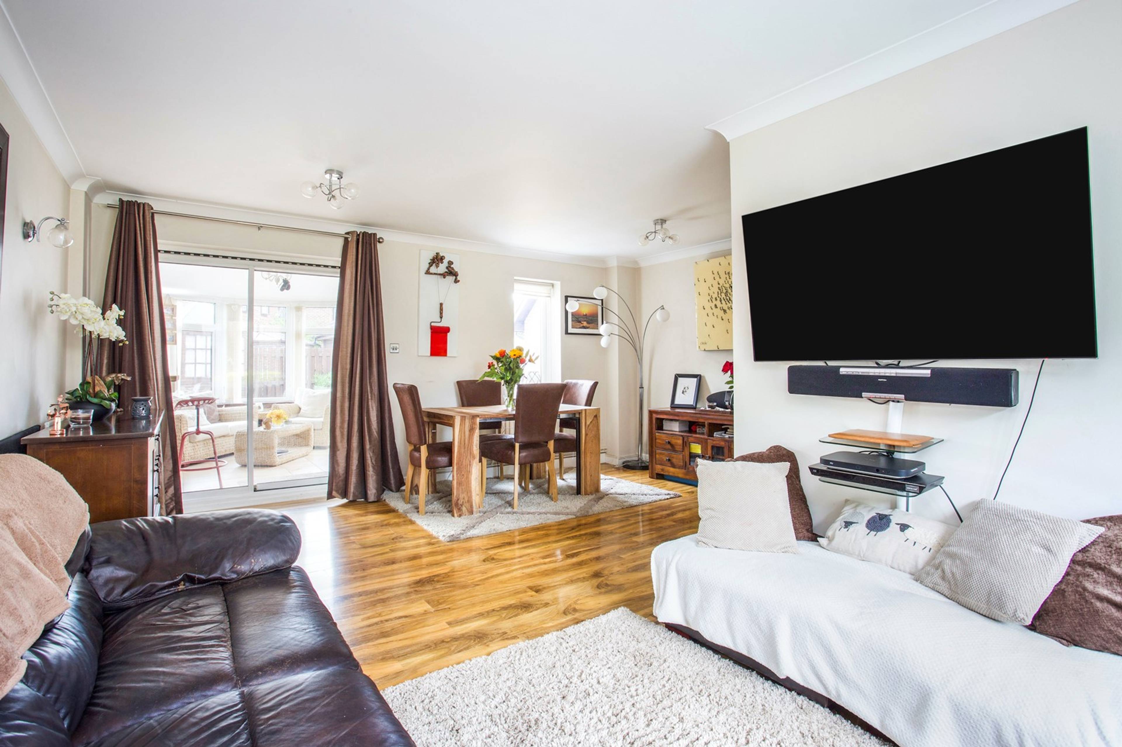 Lounge/Dining Room