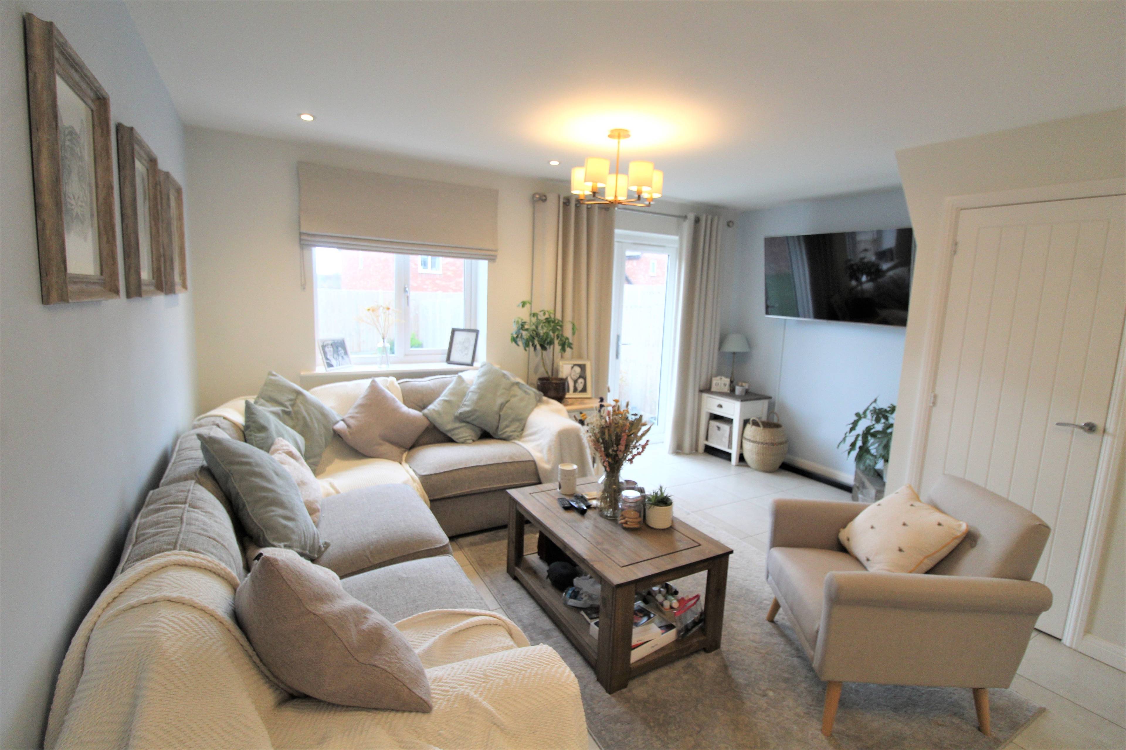 Lounge/Dining Room