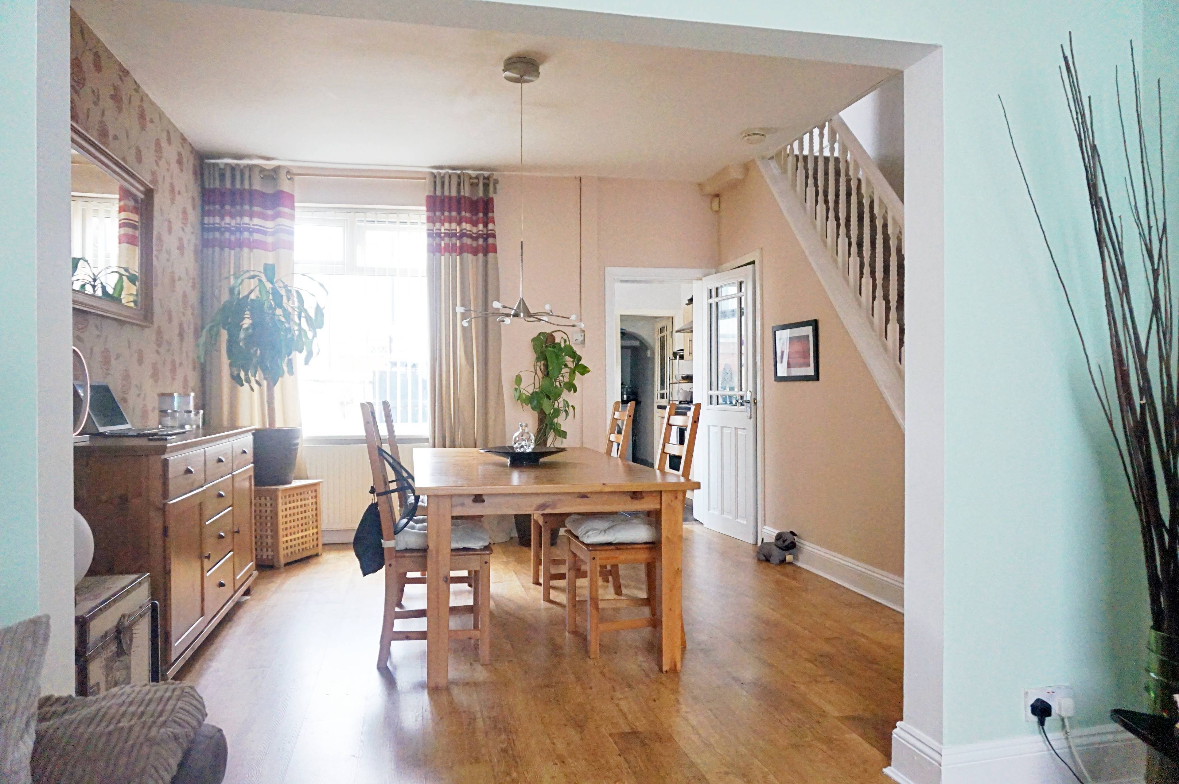 Lounge/Dining Room