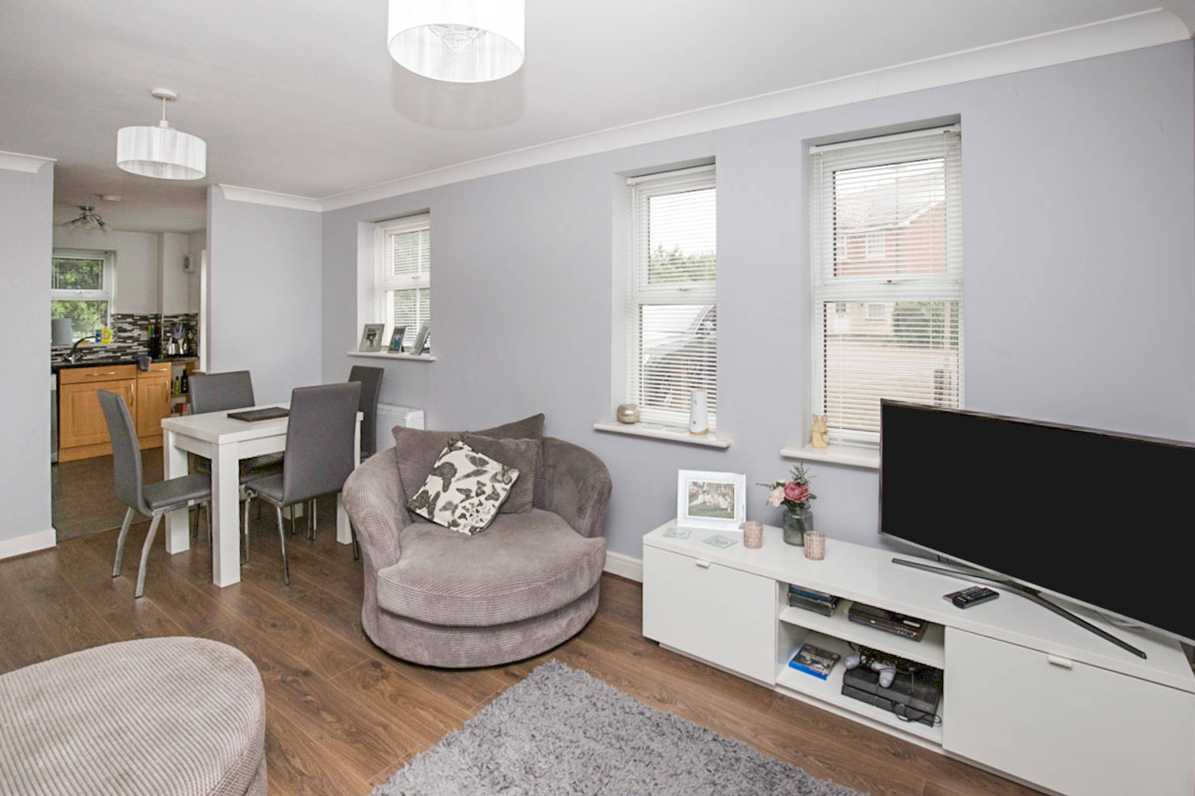 Lounge/Dining Room