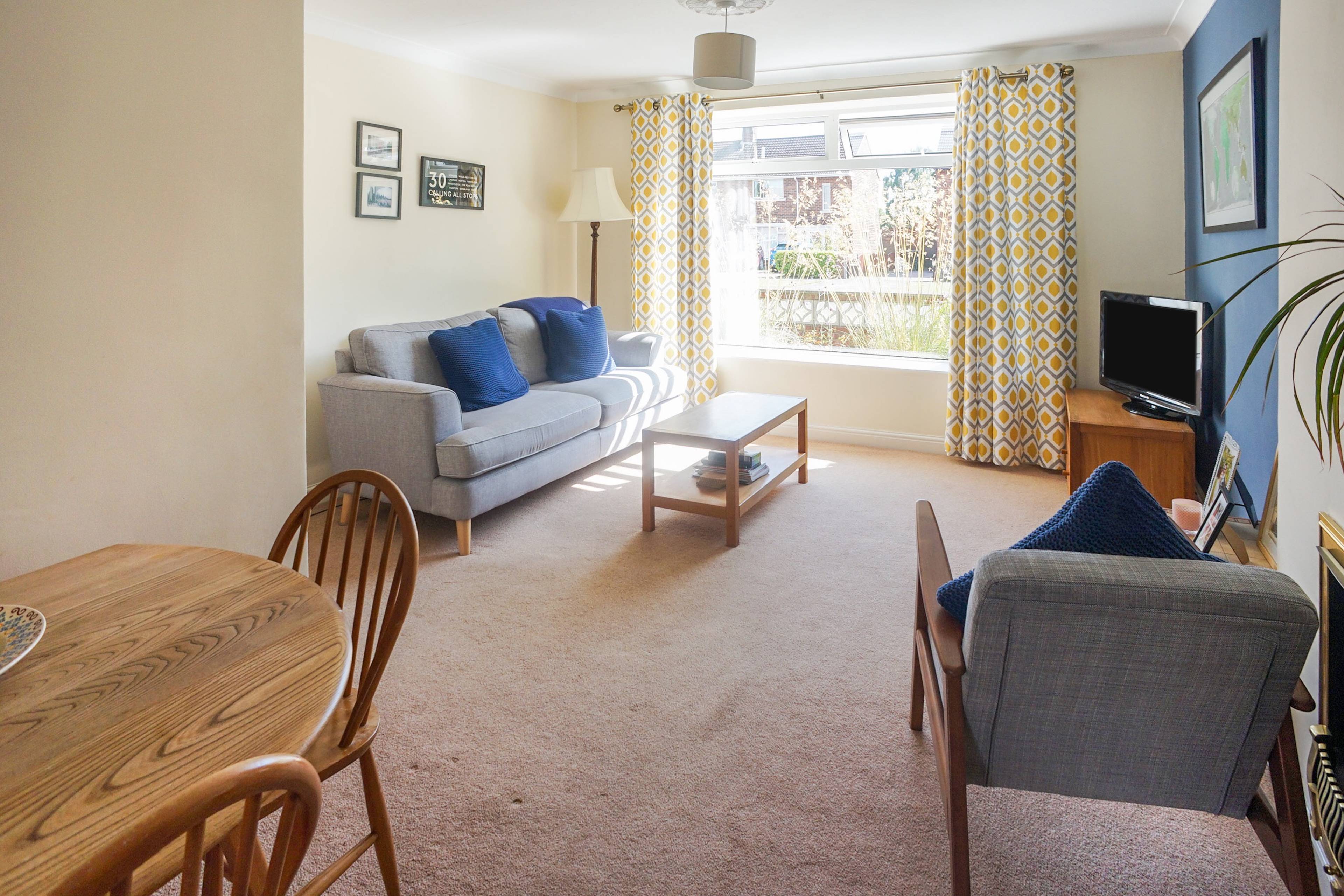 Lounge/Dining Room