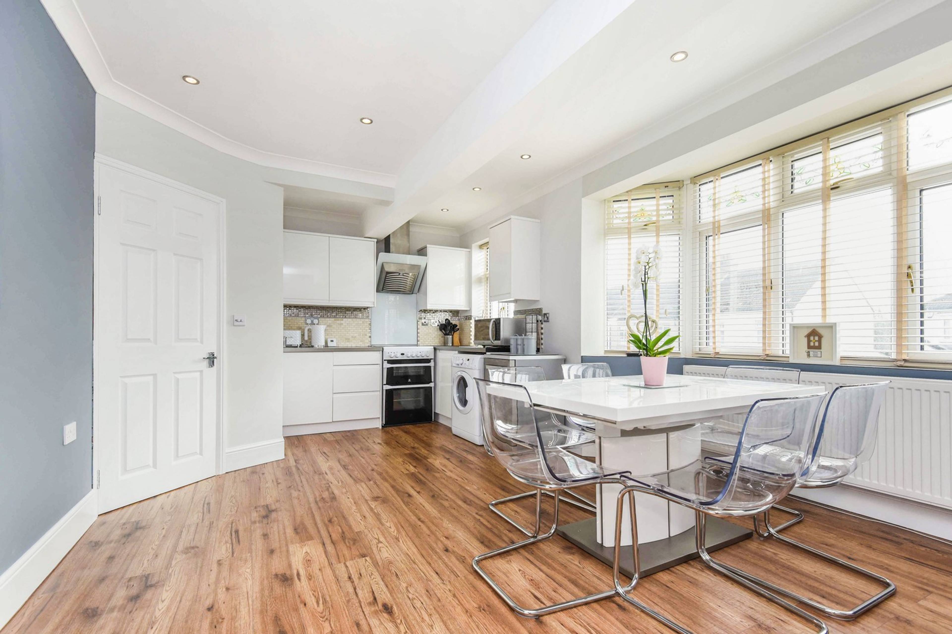 Lounge / Kitchen