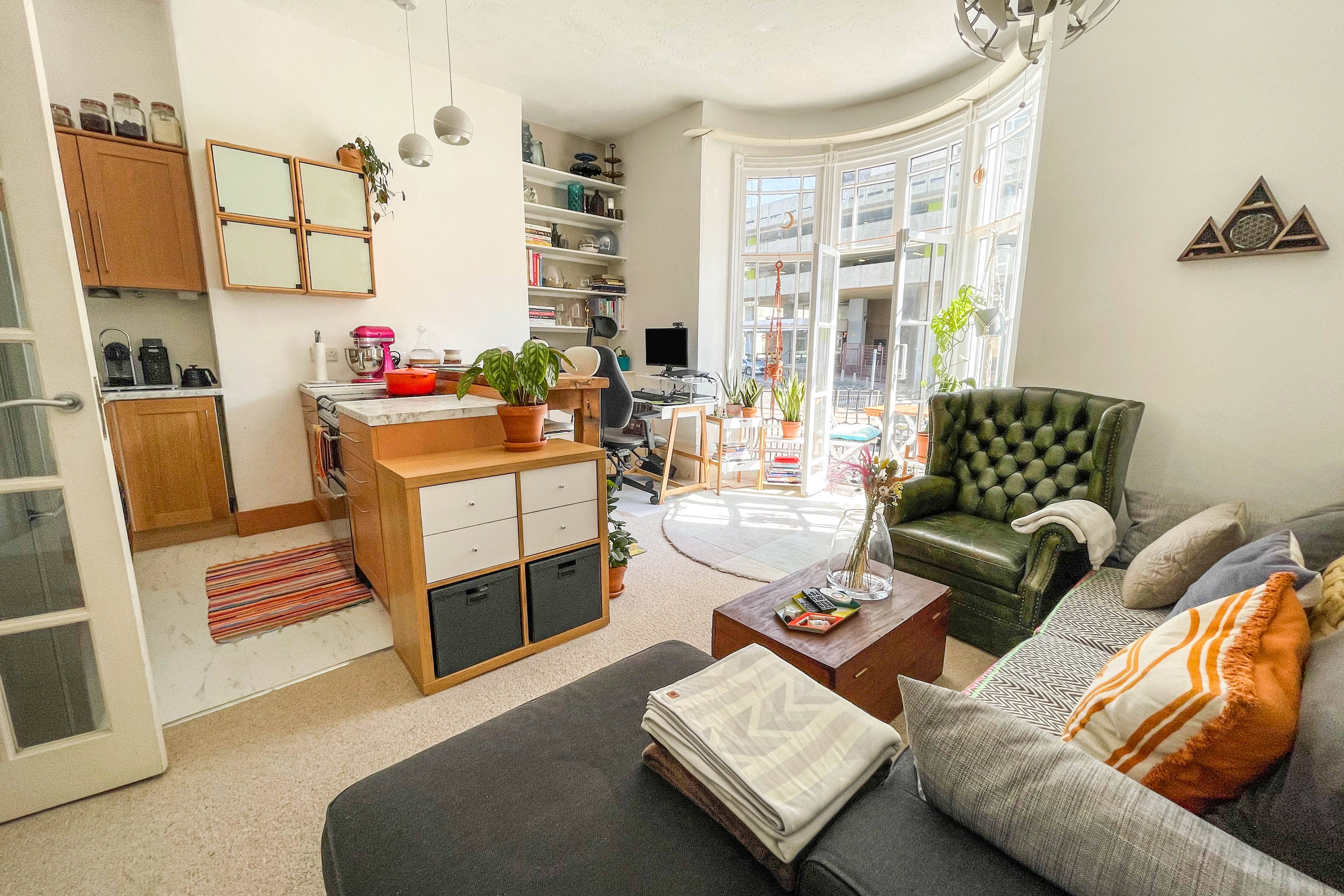 Lounge / Kitchen