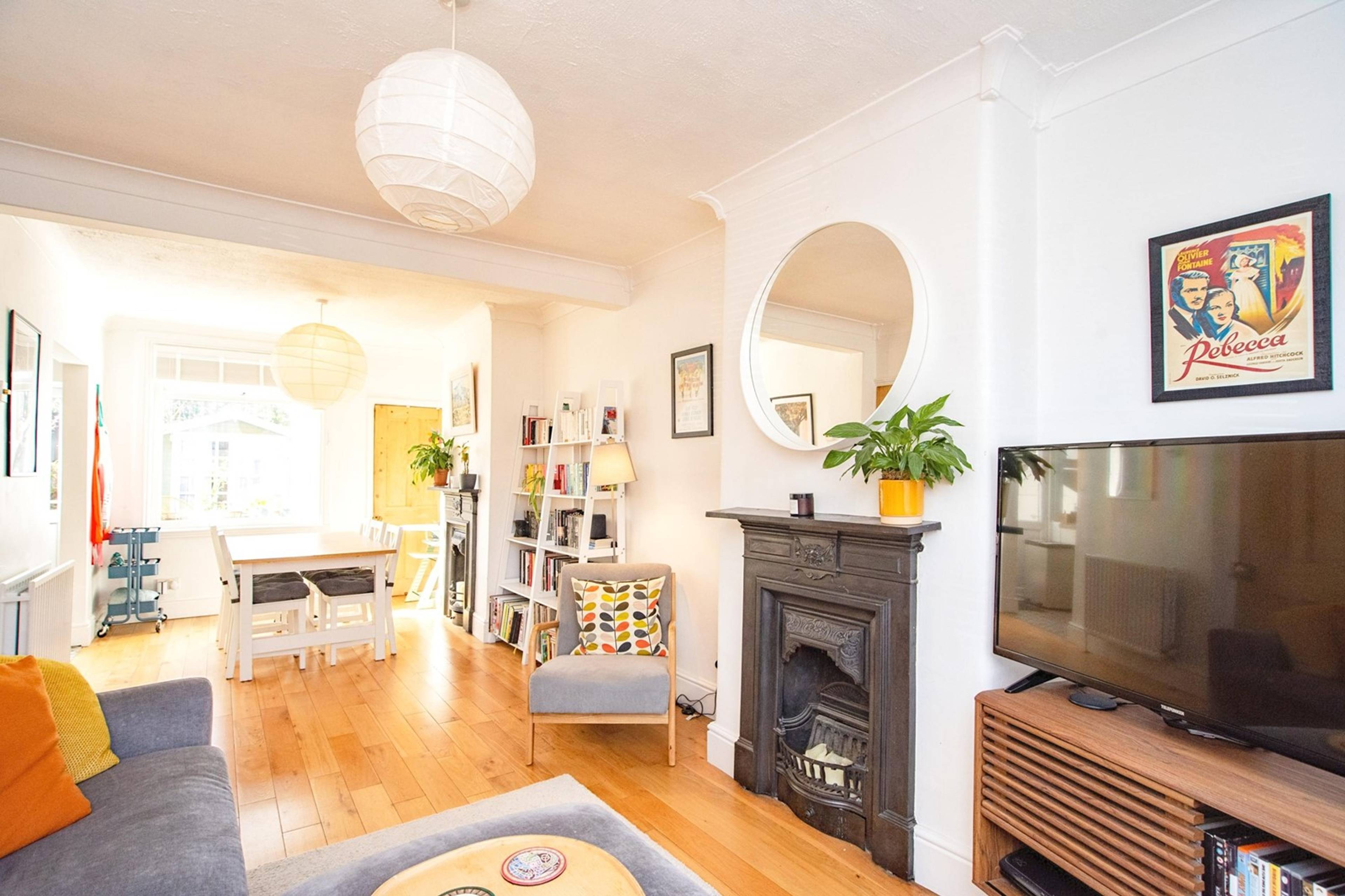 Lounge/Dining Room
