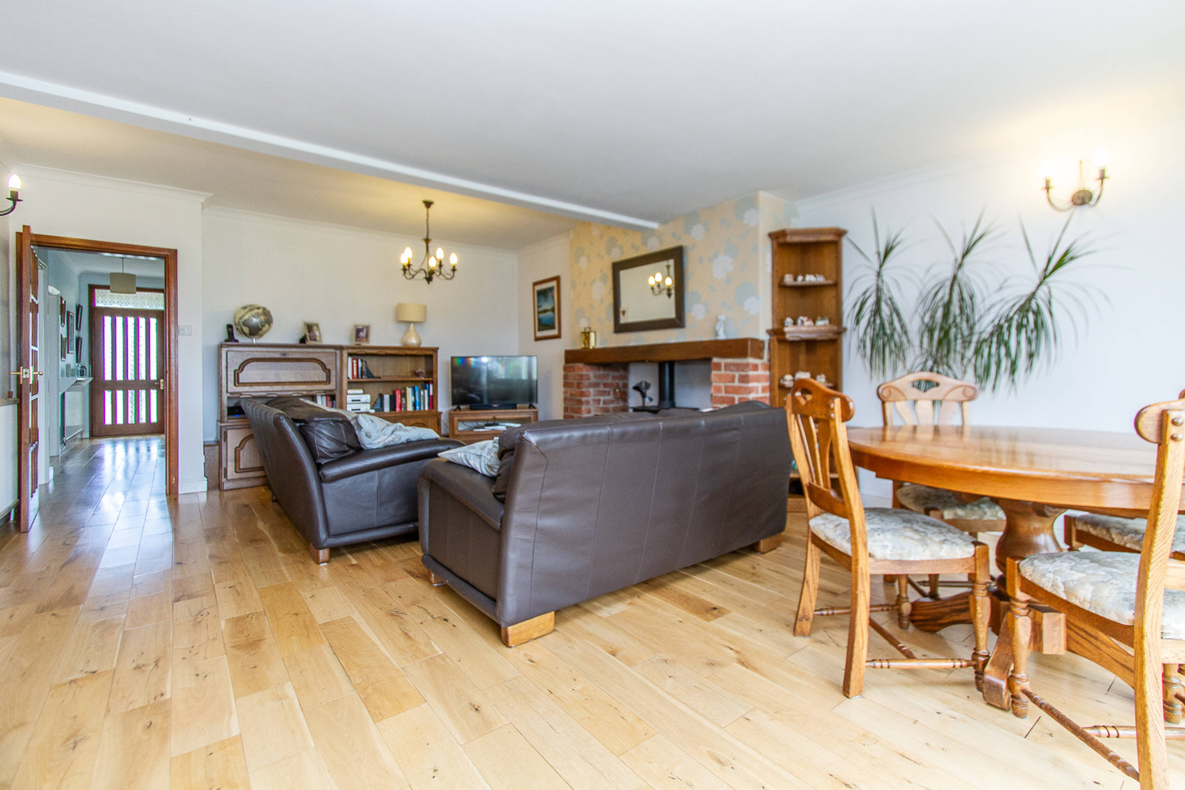 Lounge/Dining Room