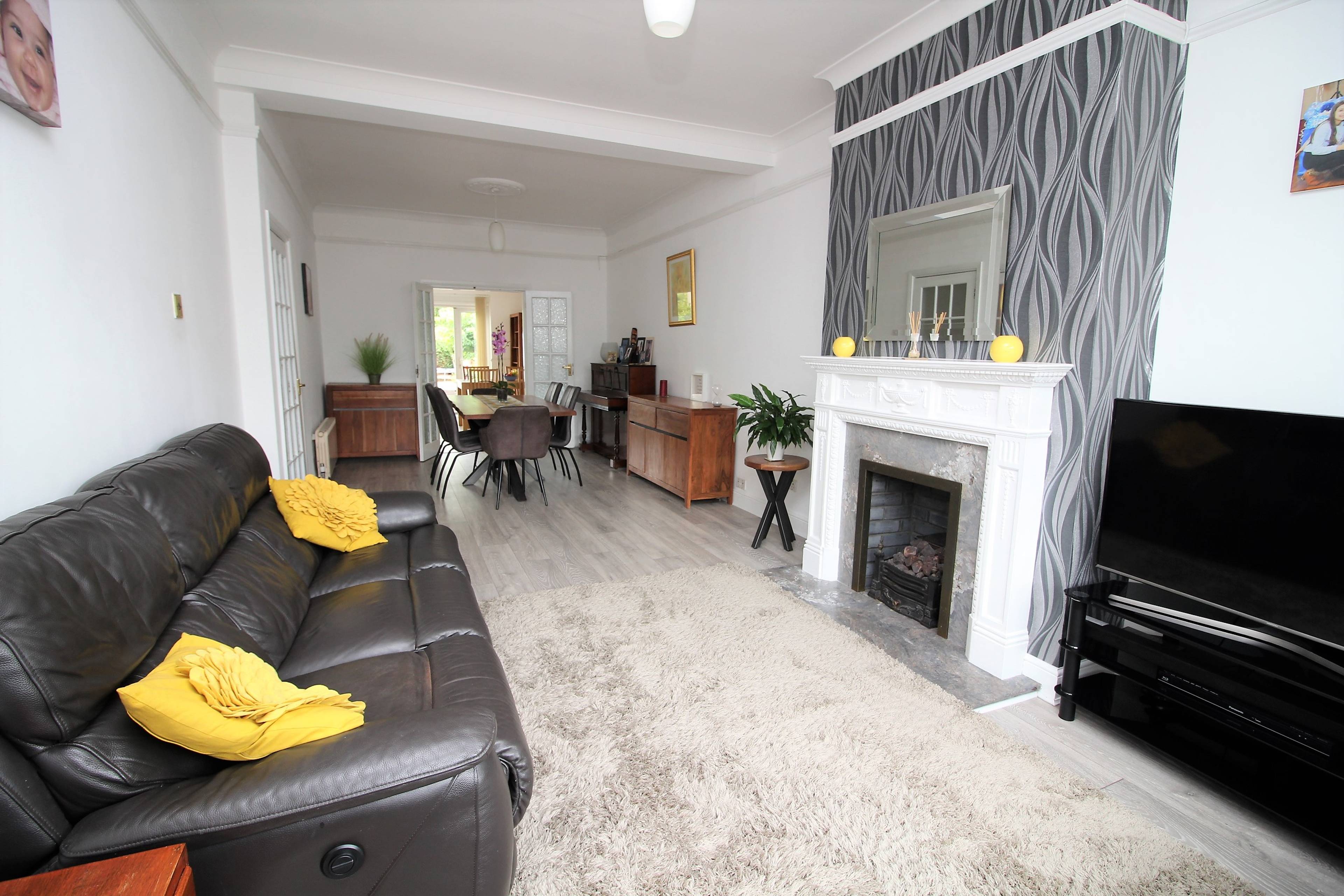 Lounge/Dining Room