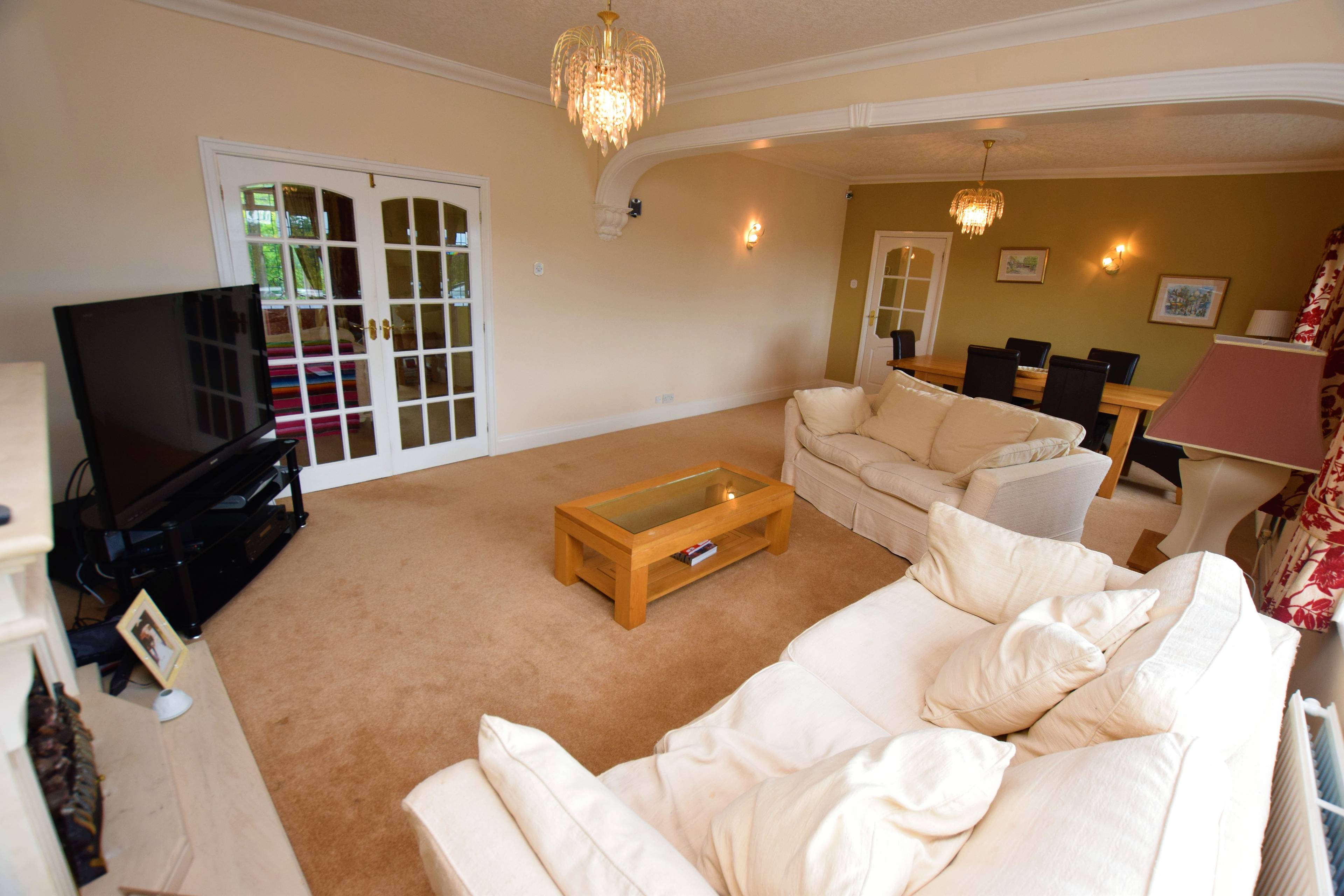 Lounge/Dining Room