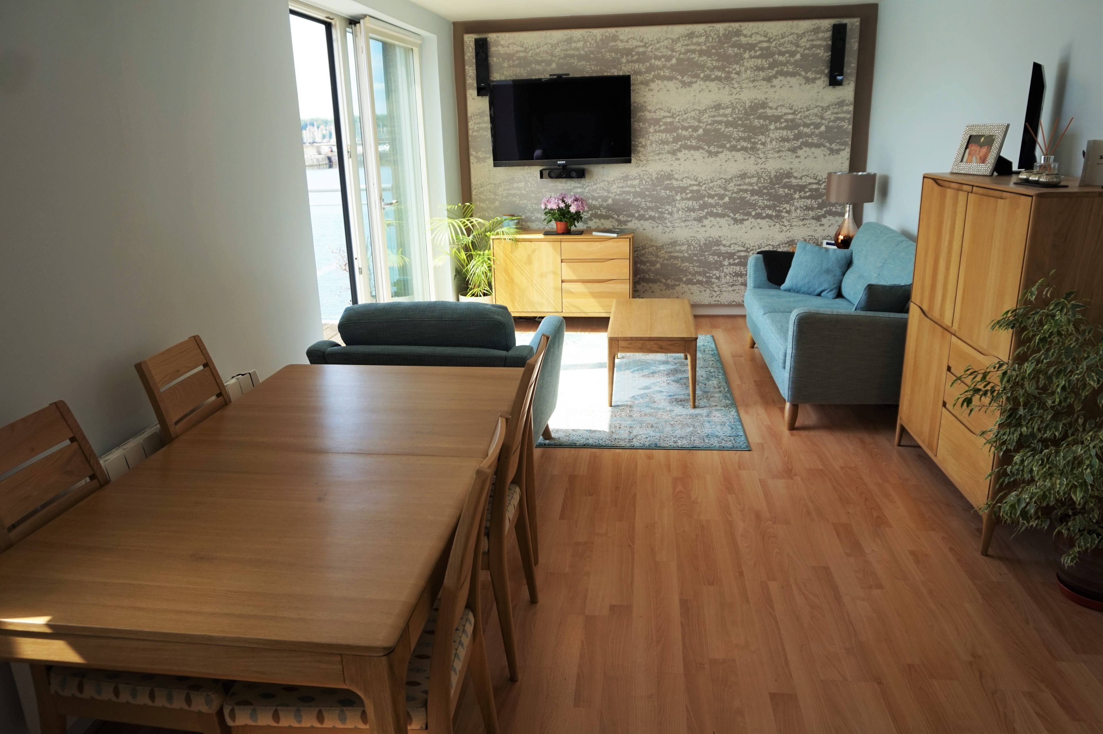 Lounge/Dining Room