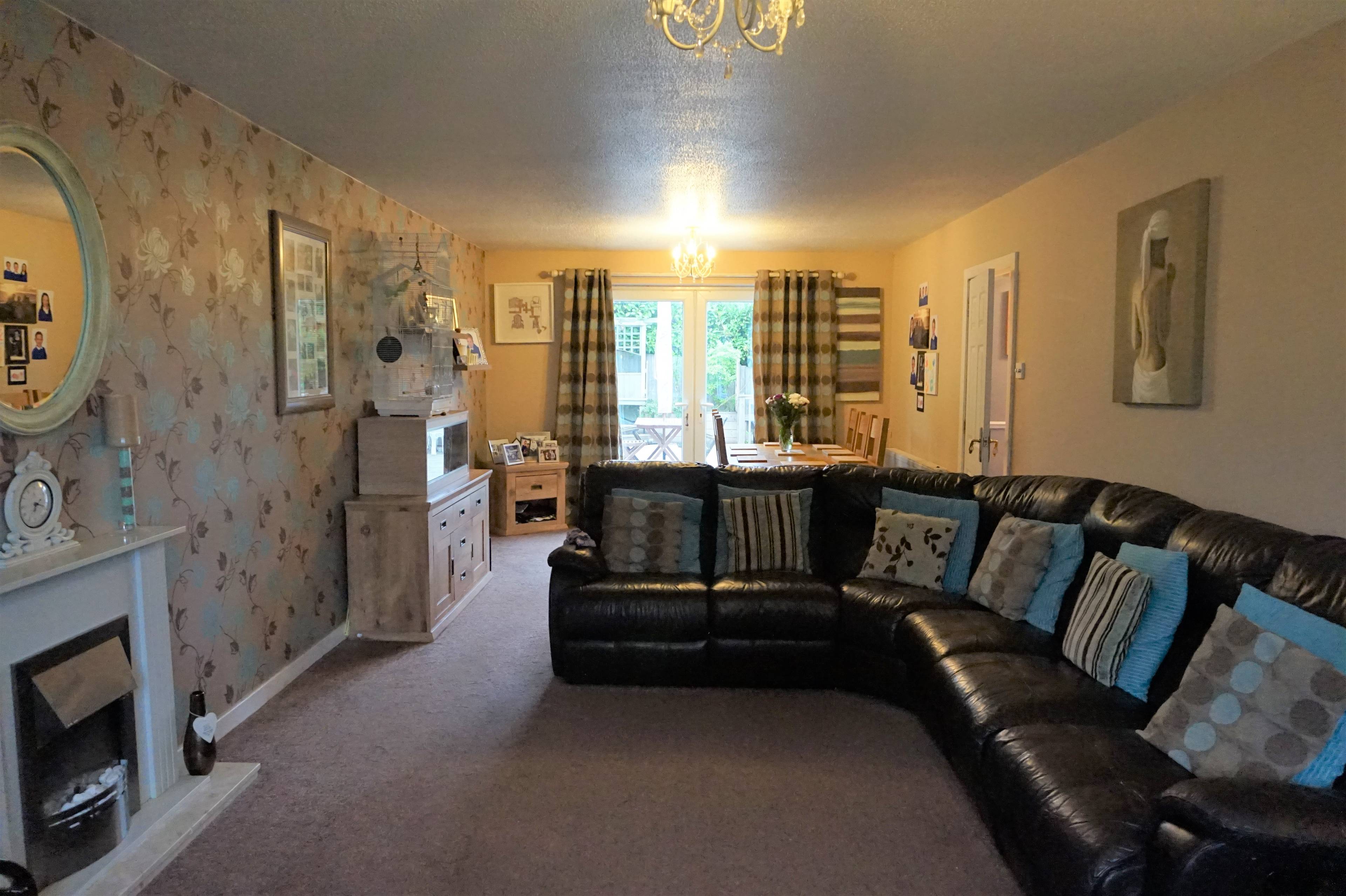 Lounge/Dining Room