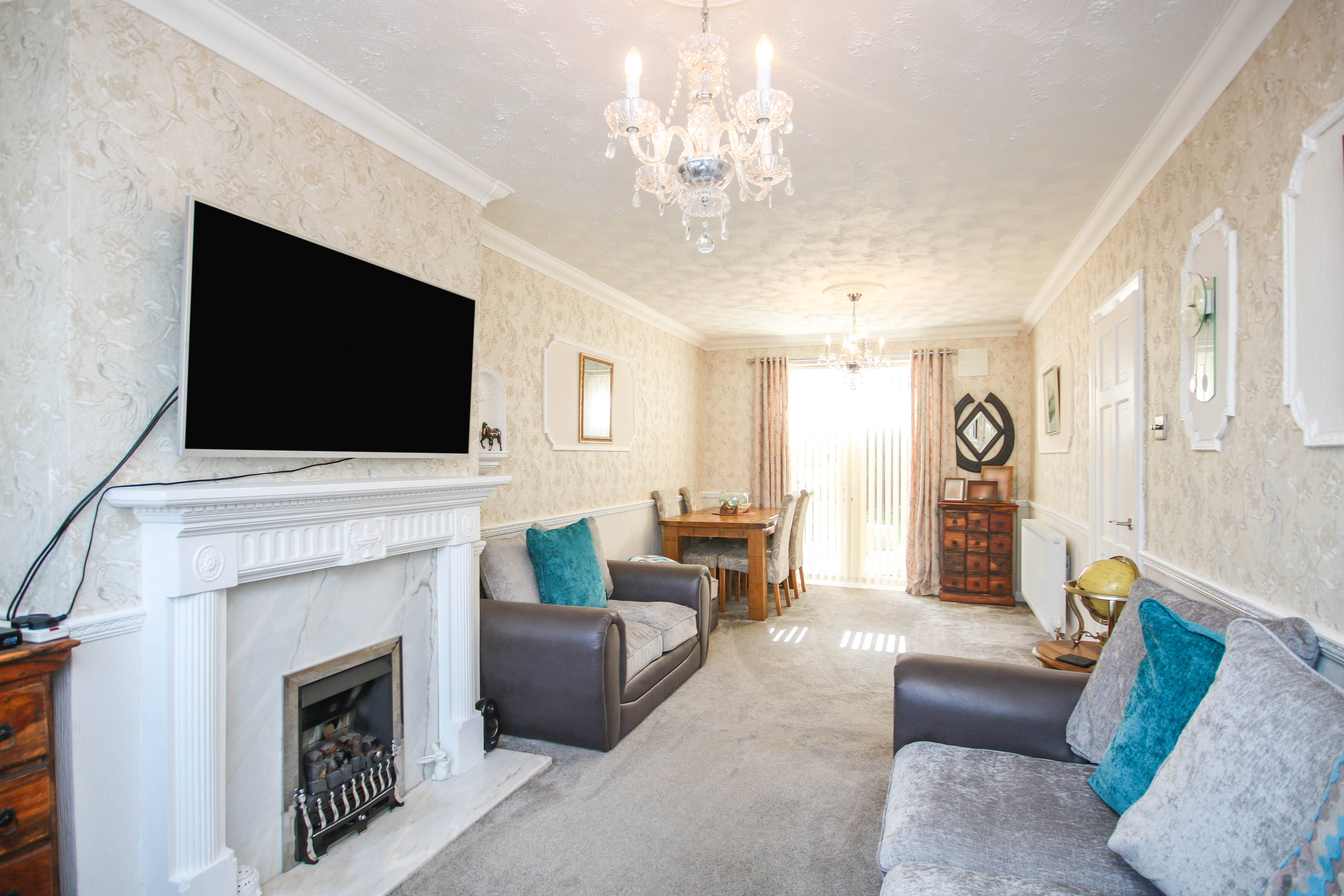 Lounge/Dining Room