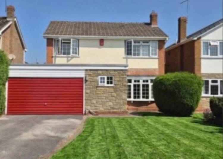 4 bedroom detached house