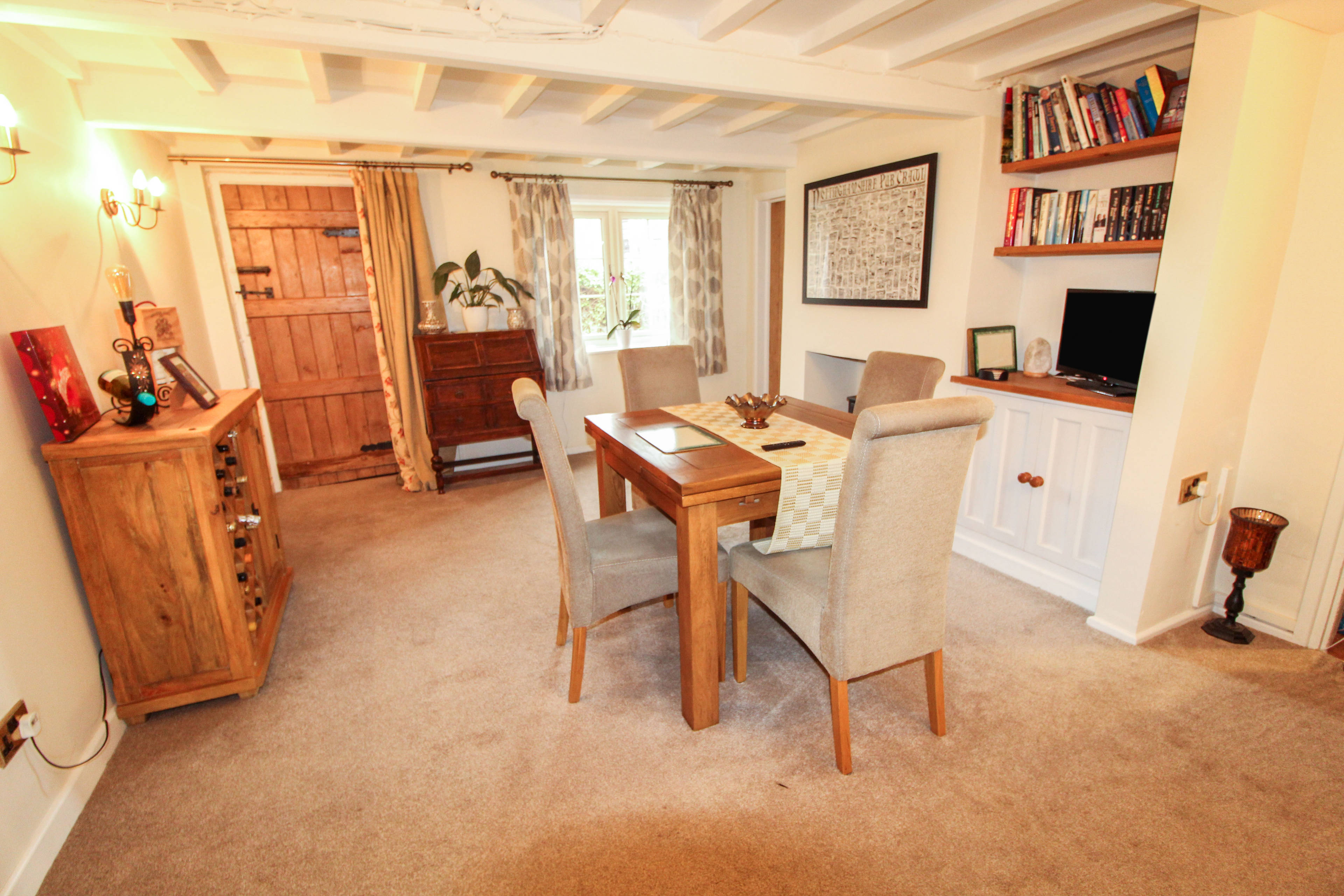 Lounge/Dining Room