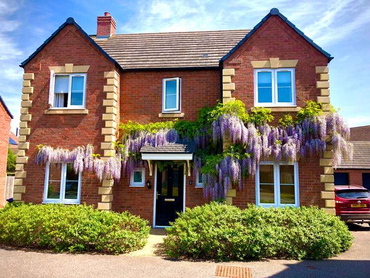 4 bedroom detached house