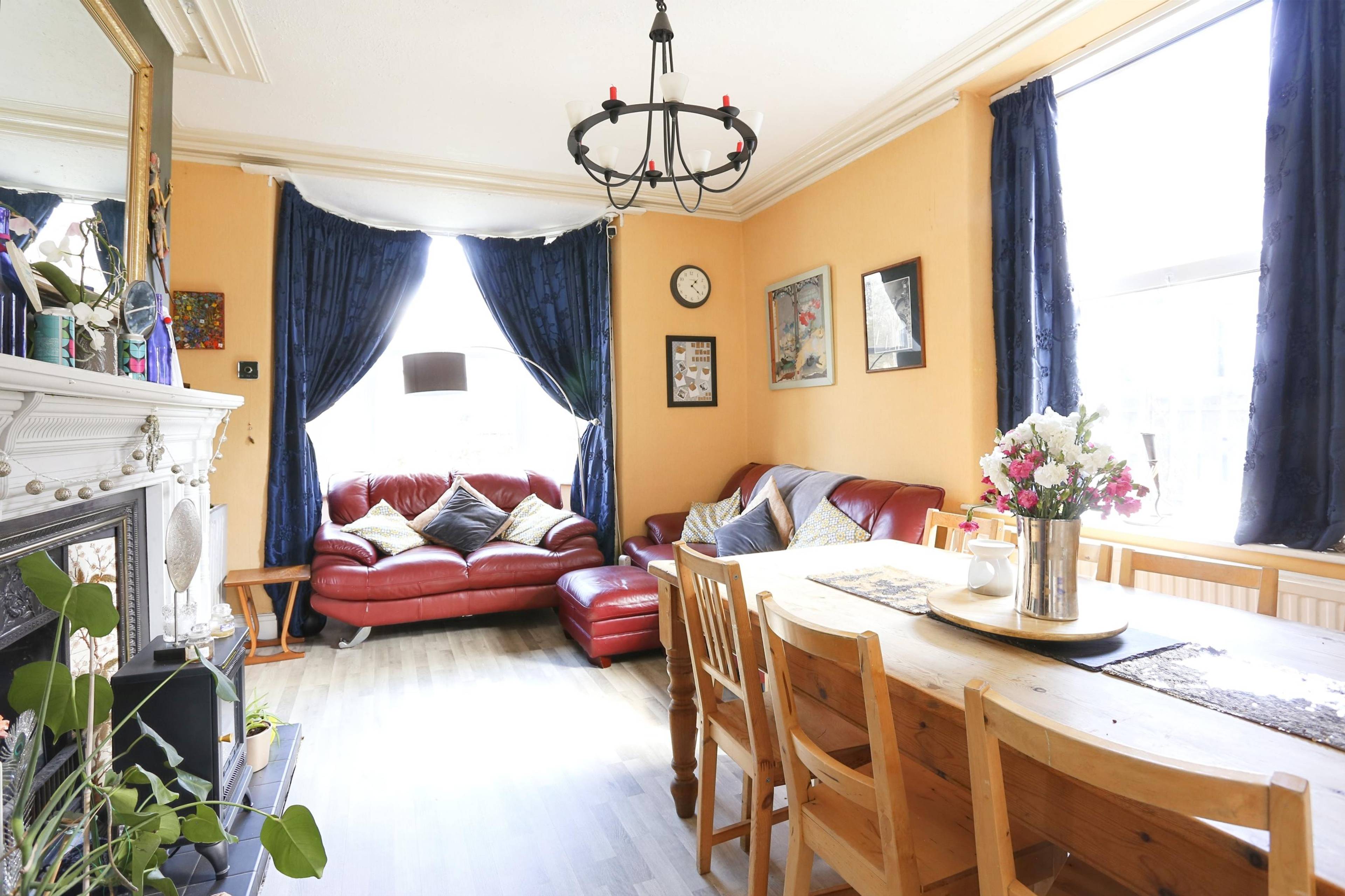 Lounge/Dining Room