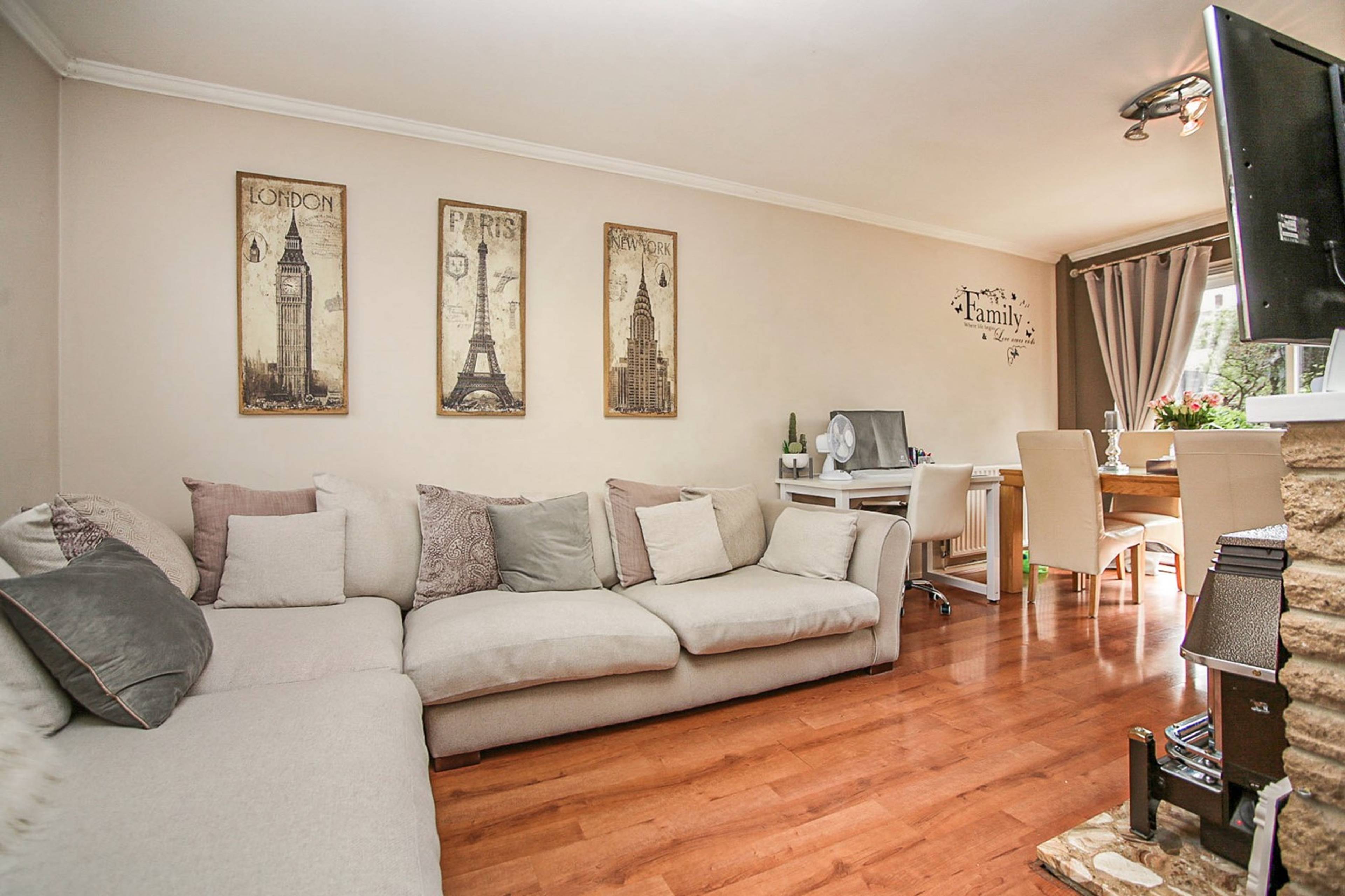 Lounge/Dining Room