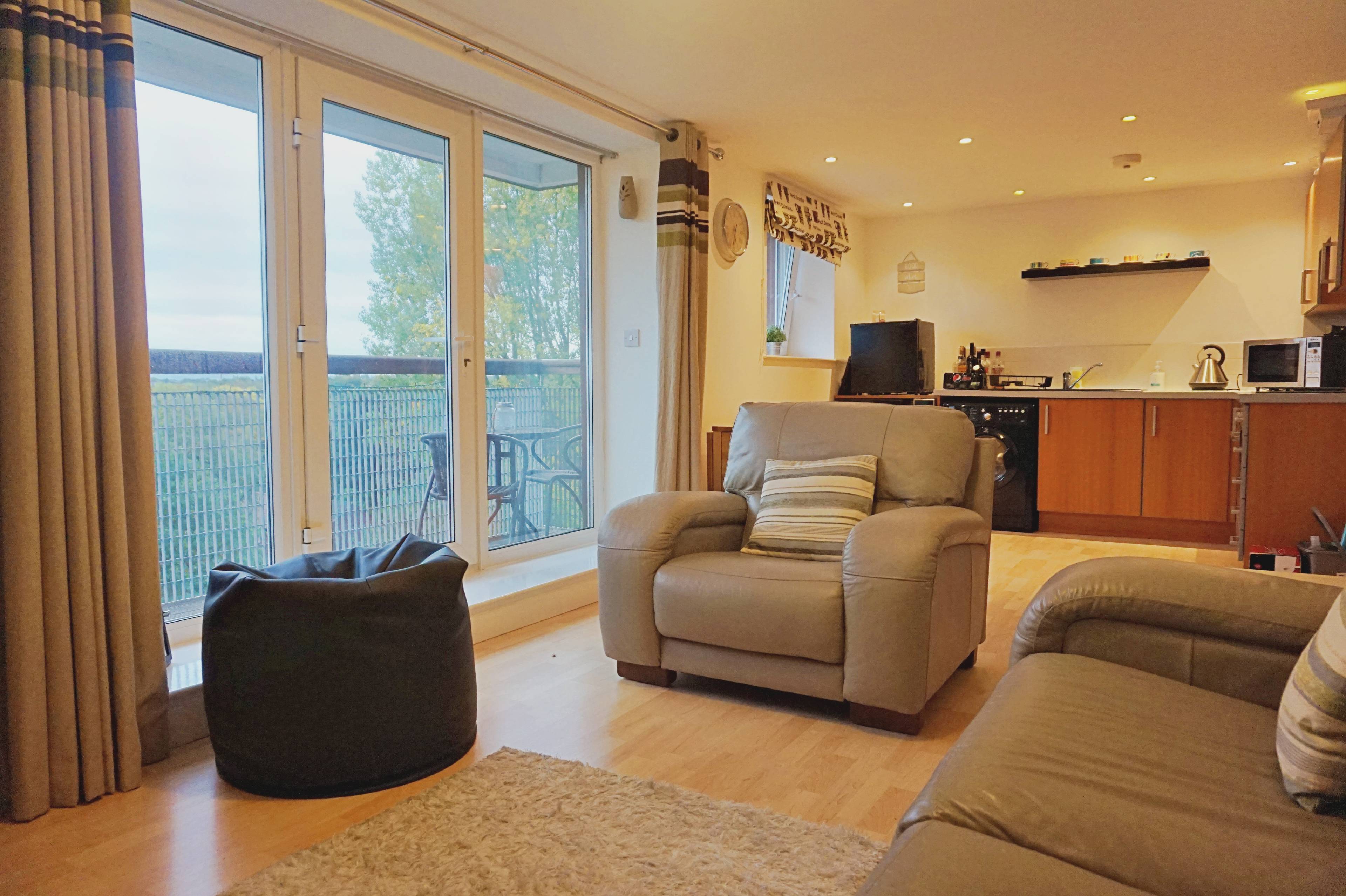 Lounge / Kitchen
